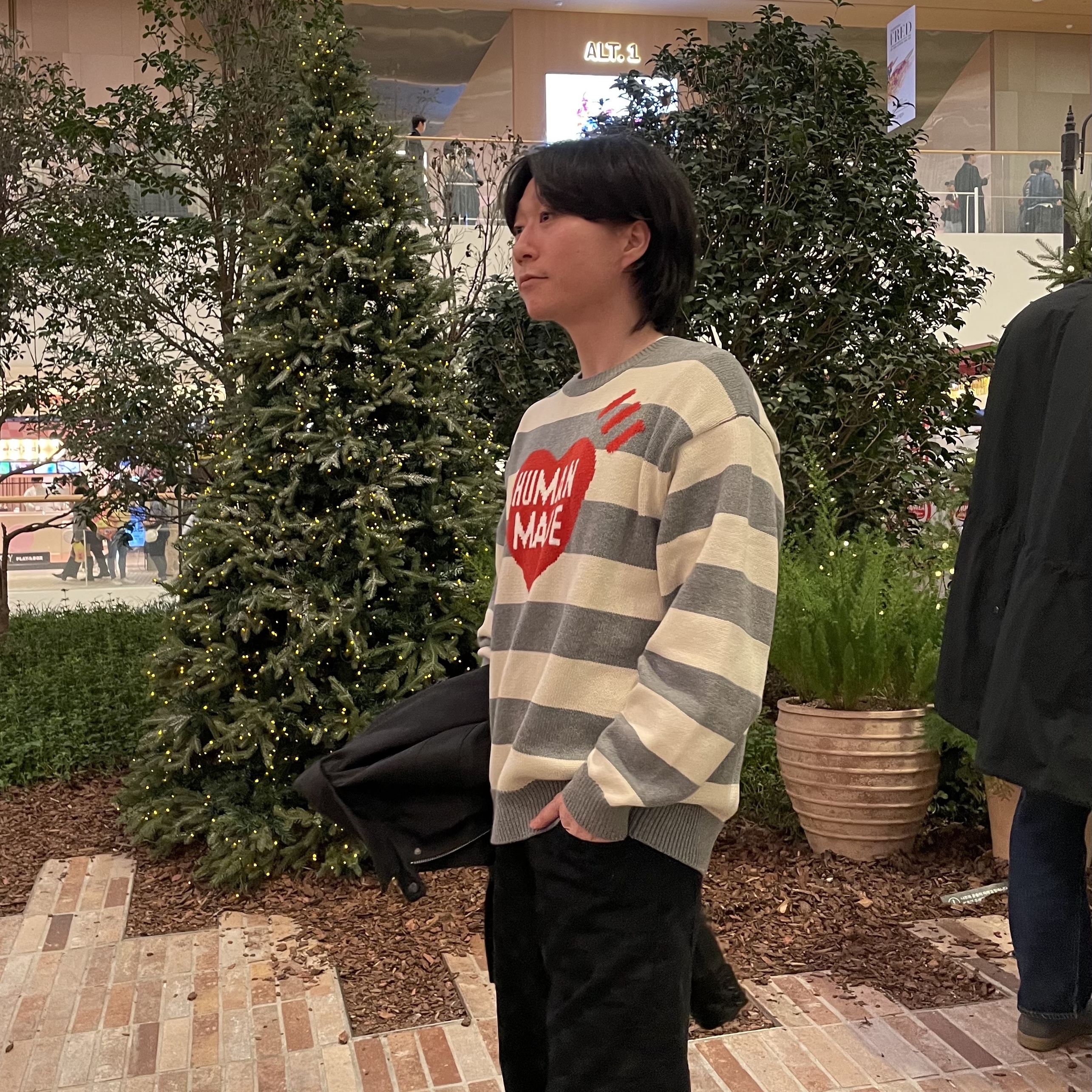 Human Made Striped Heart Knit Sweater Gray, Haleine Padded 3D Detail Short Jacket Black 착용 스타일 - 2
