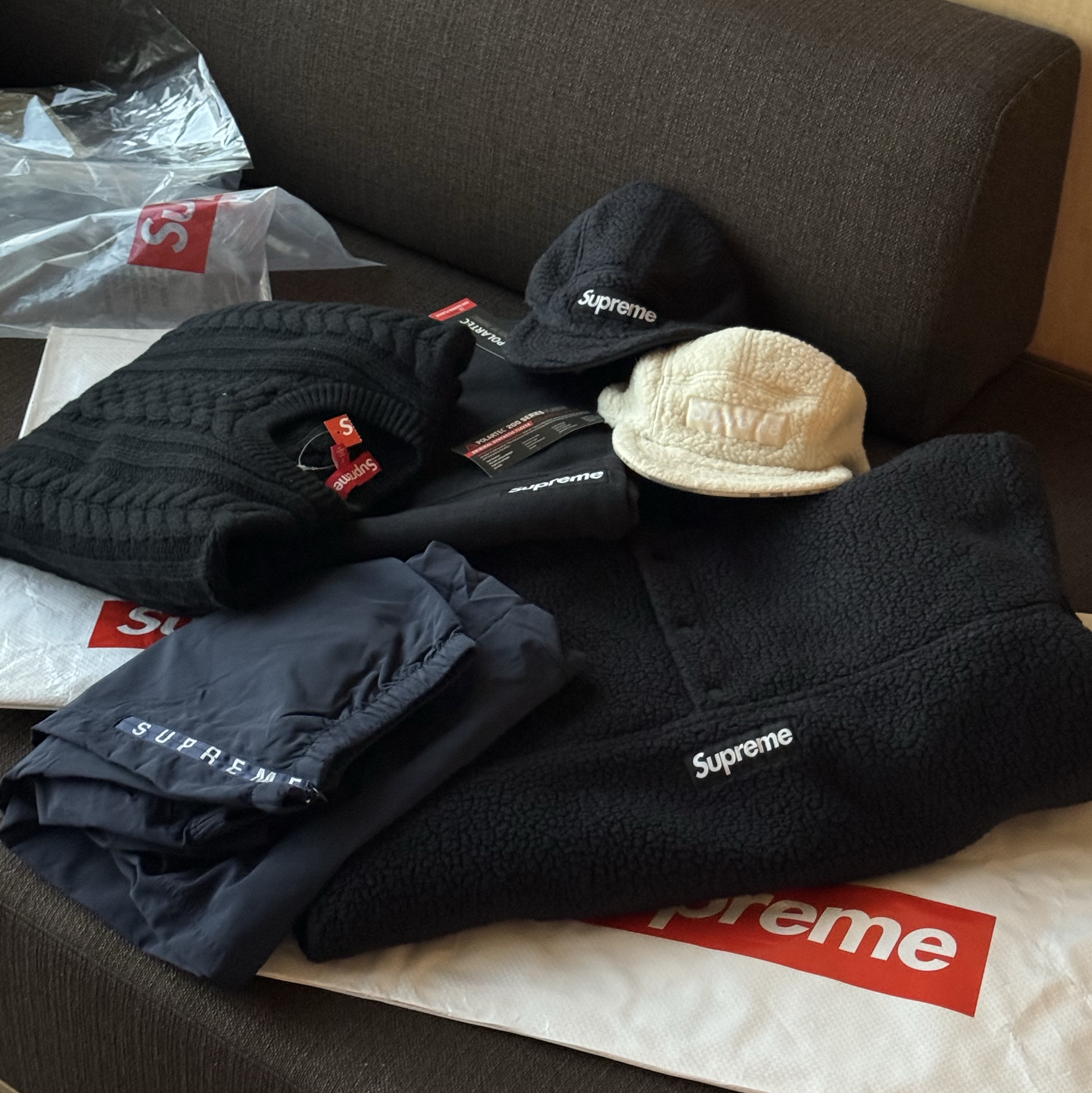 Supreme Polartec Shearling Reversible Pullover Black - 23FW, Supreme Polartec Pants Black - 23FW 착용 스타일