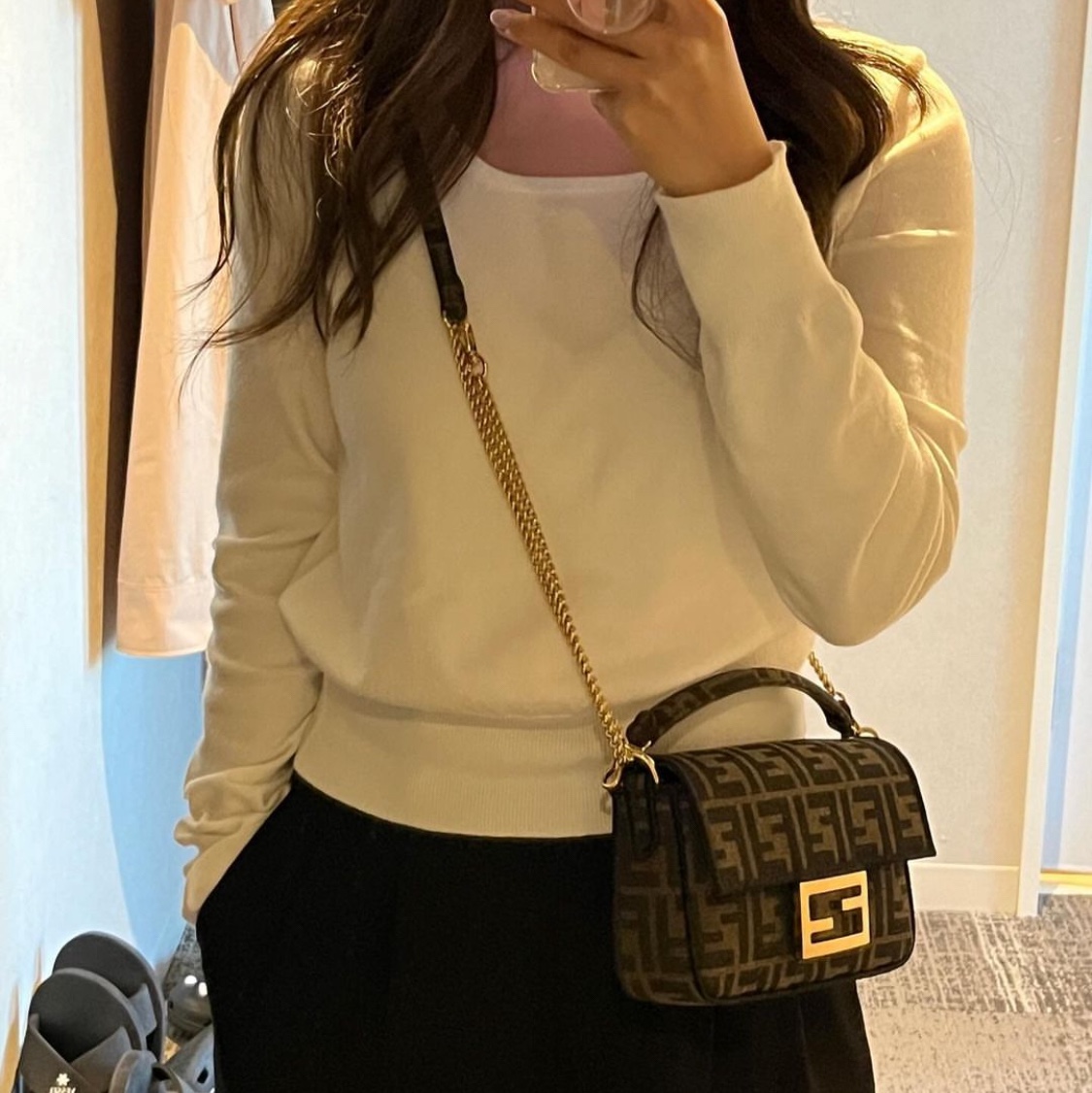 Fendi Mini Baguette FF Motif Fabric Bag Brown 착용 스타일