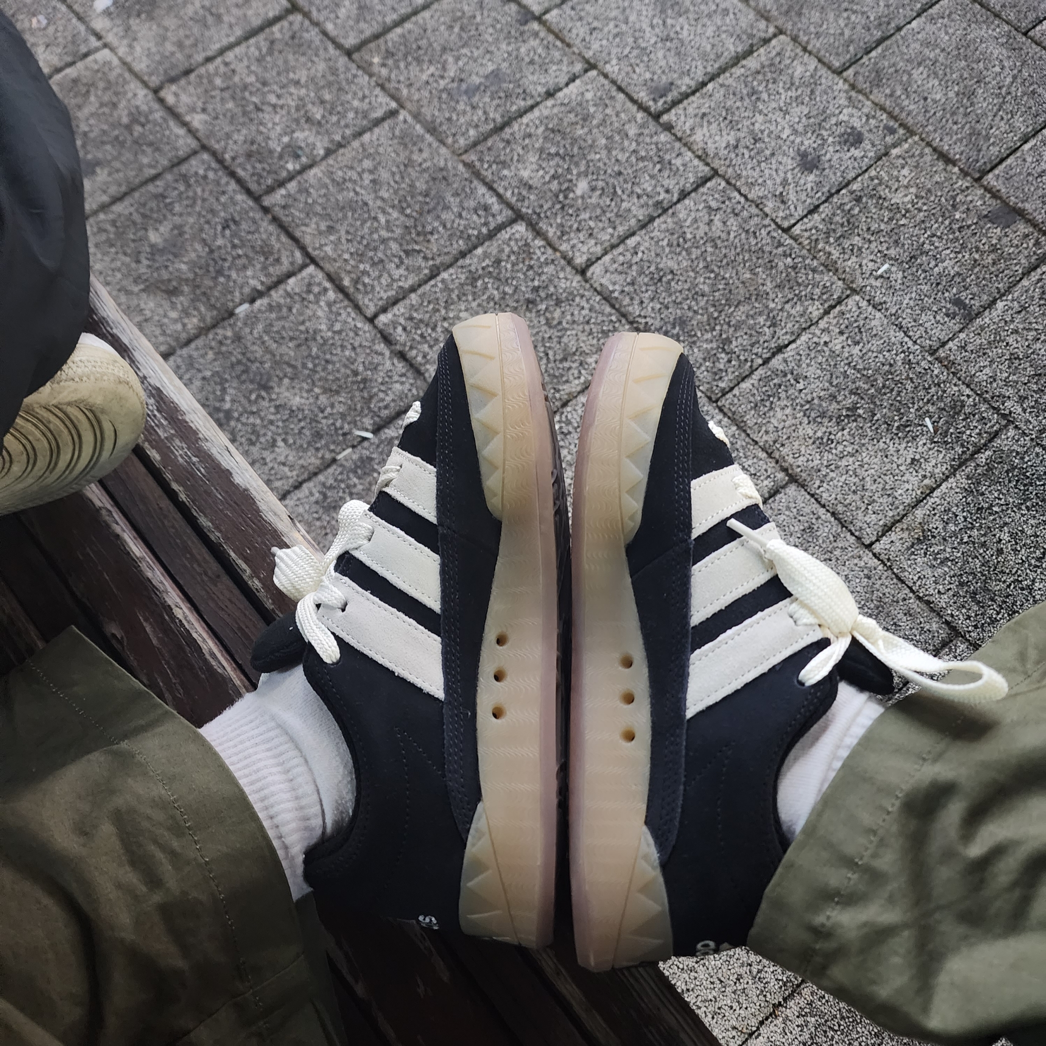 Adidas Adimatic Core Black Off White 착용 스타일 - 3