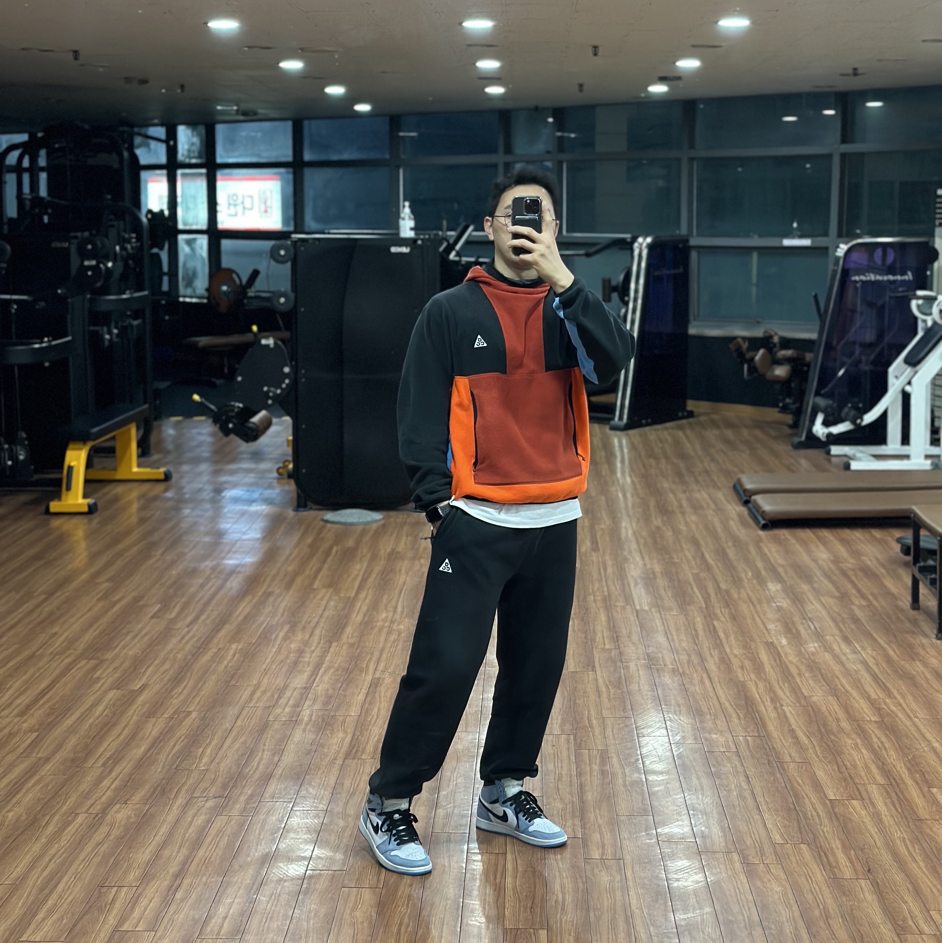 Jordan 1 Retro High OG University Blue, Nike ACG Polartec Wolf Tree Pullover Hoodie Cinnabar - Asia 착용 스타일 - 1