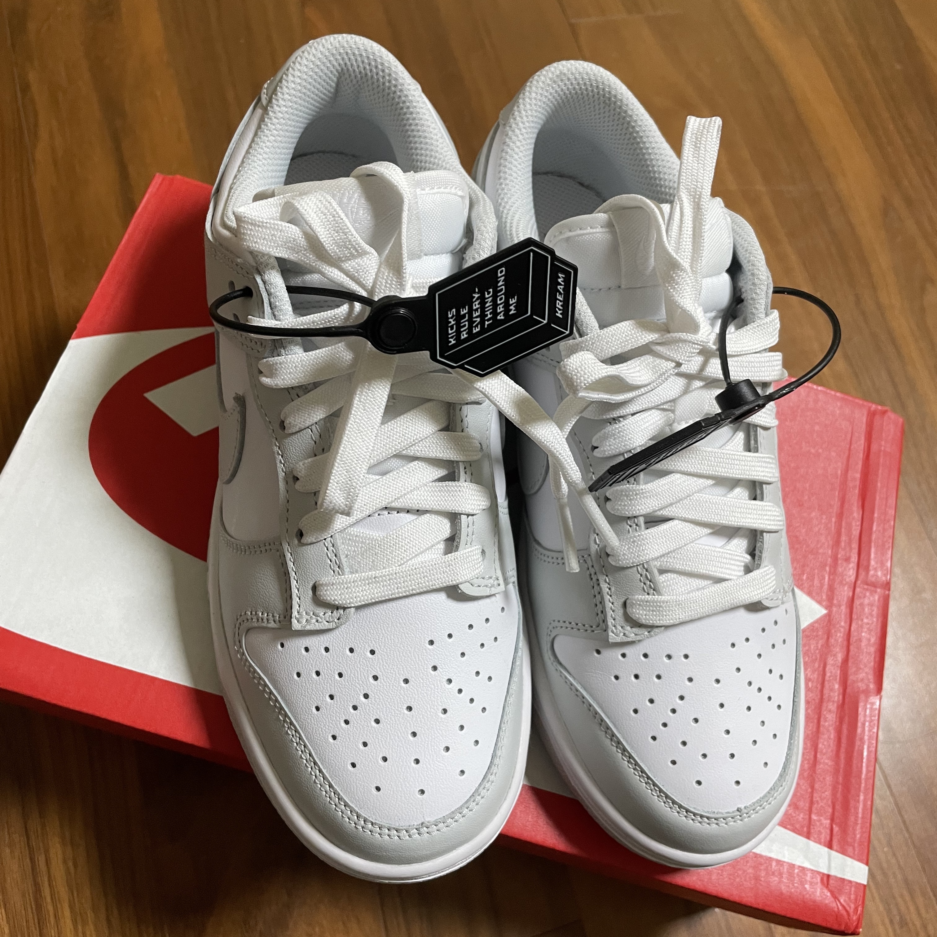 (W) Nike Dunk Low Photon Dust 착용 스타일 - 1