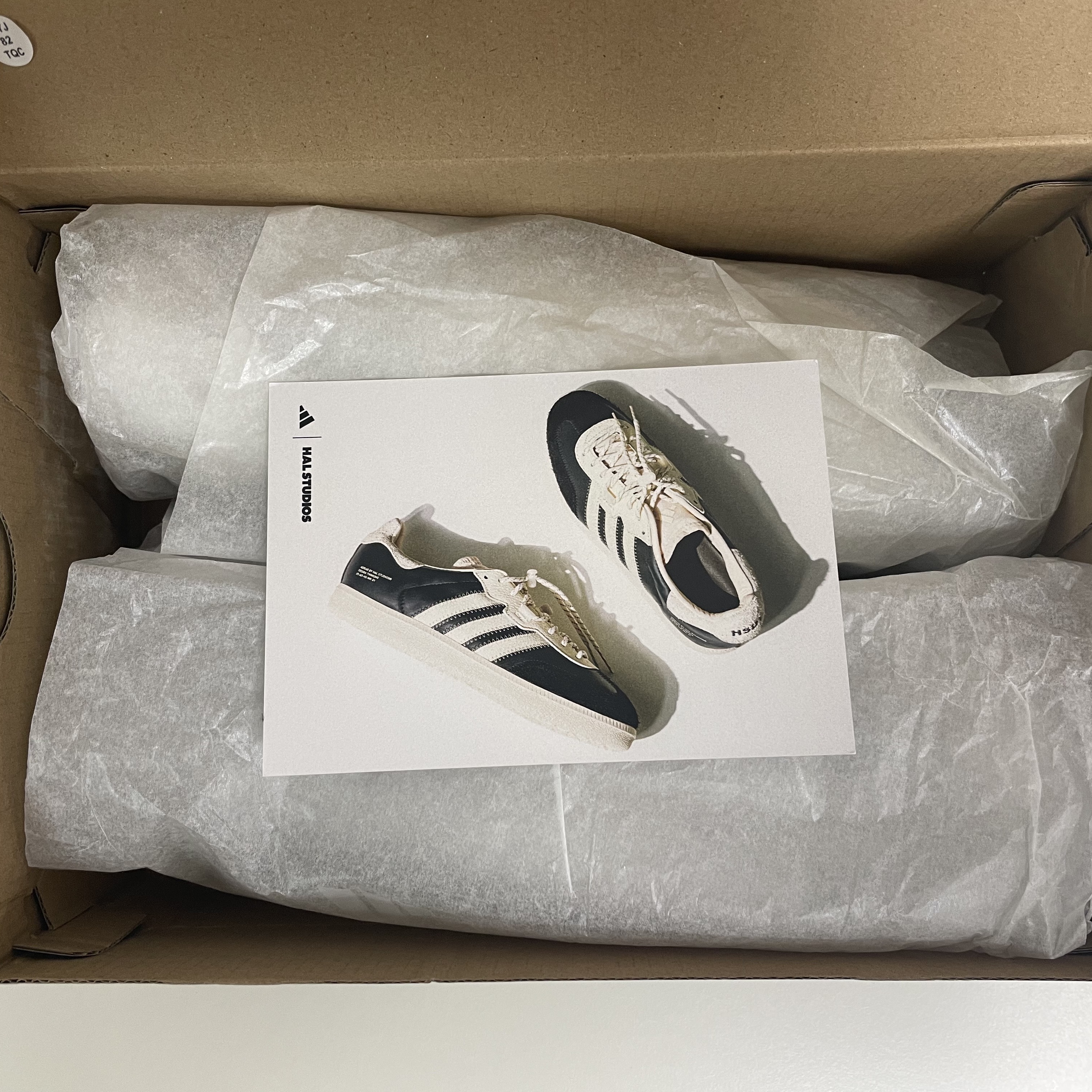 Adidas x Hal Studios Velosamba Core Black Wonder White 착용 스타일 - 5
