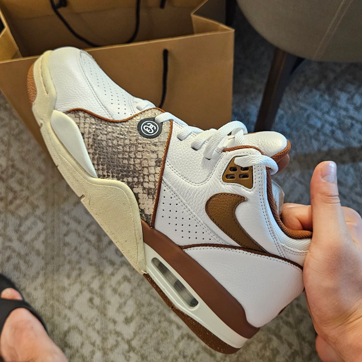 Nike x Stussy Air Flight 89 Low White and Pecan 착용 스타일 - 2