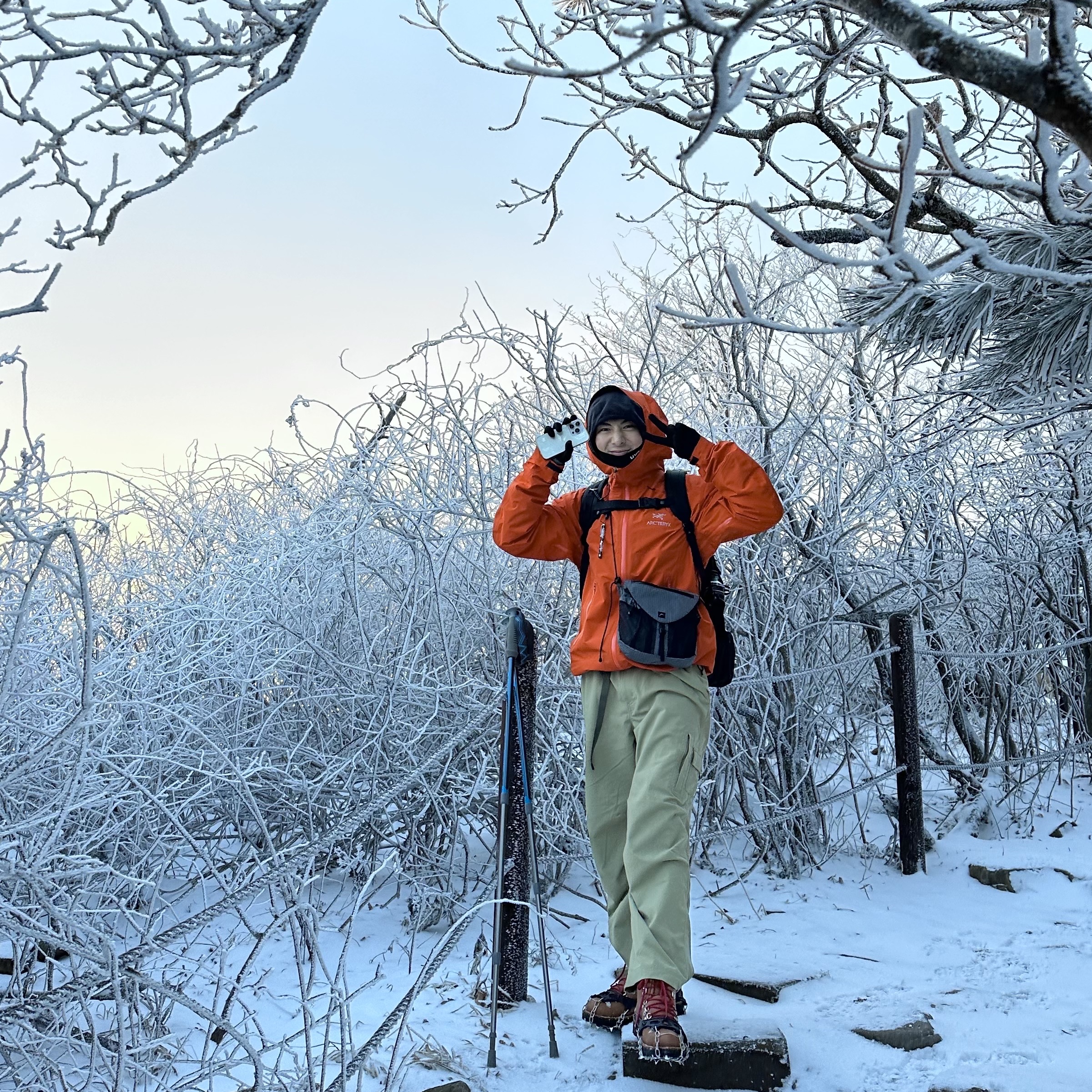 Arc'teryx Beta LT Jacket Phenom 착용 스타일 - 3