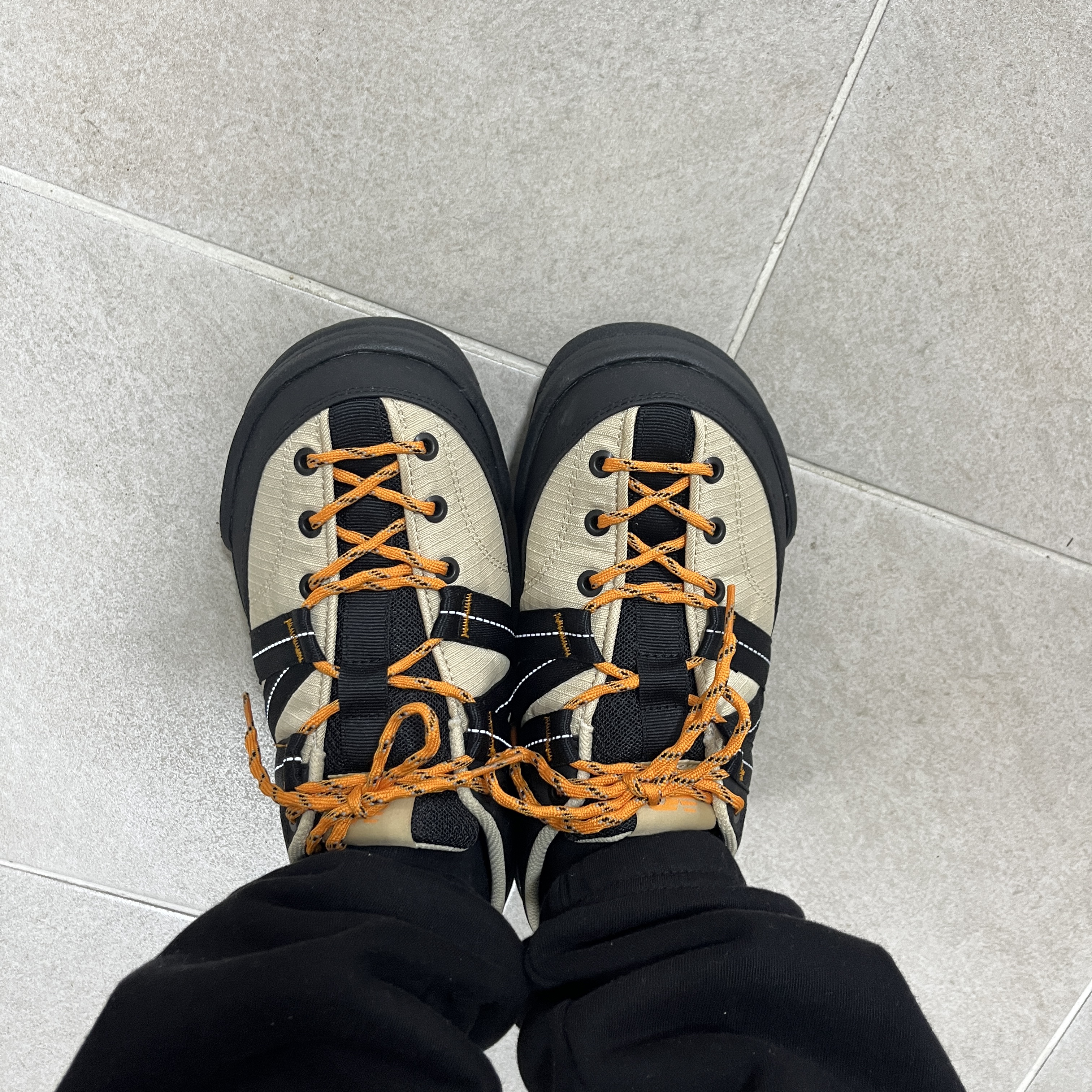 New Balance CRV Mule V2 Yellow 착용 스타일