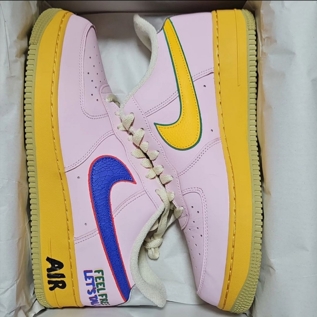 Nike Air Force 1 '07 Pink Tan 착용 스타일 - 1