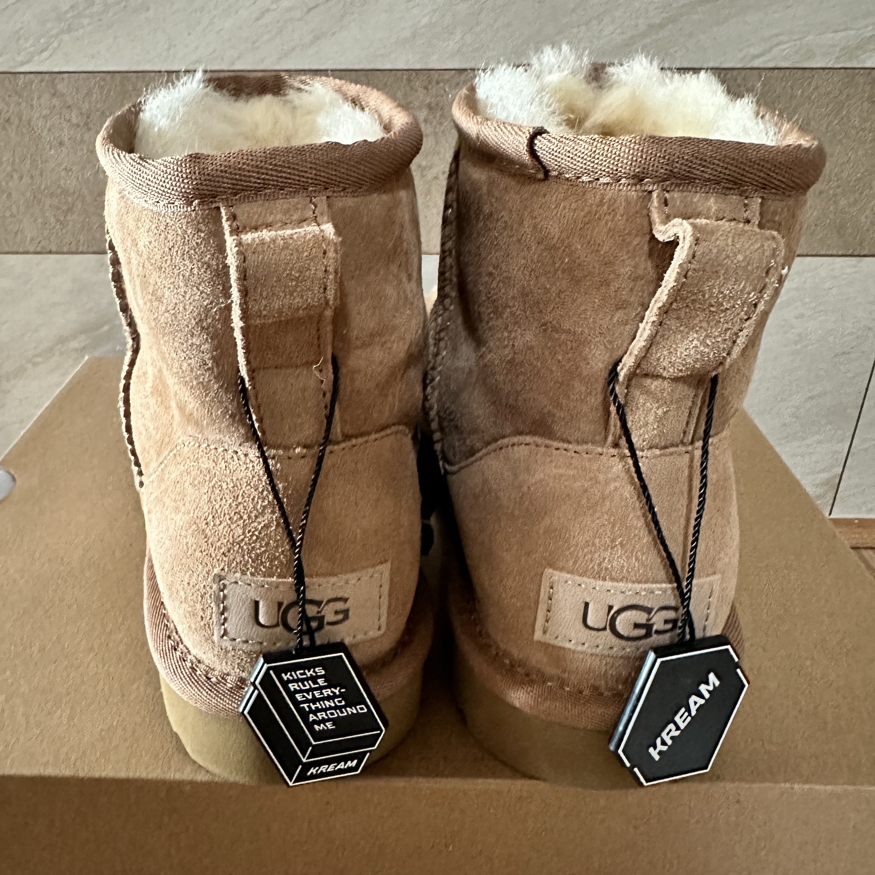(W) UGG Classic Mini II Boots Chestnut 착용 스타일 - 2