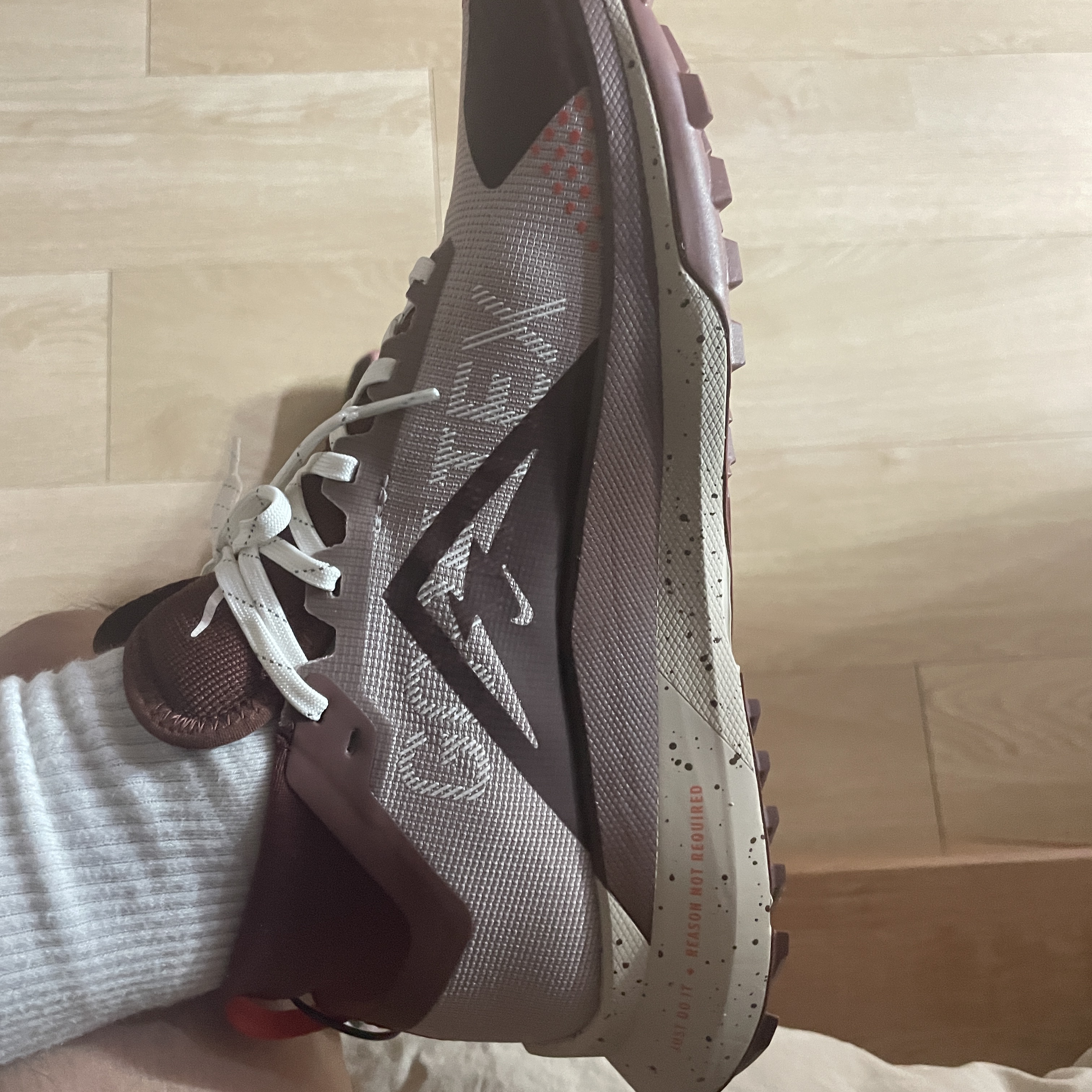 Nike React Pegasus Trail 4 Gore-Tex Diffused Taupe Dark Pony 착용 스타일 - 2
