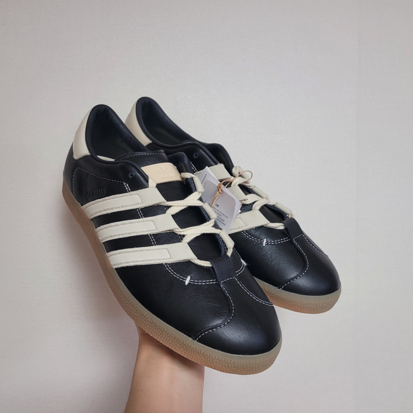 Adidas x Foot Industry Gazelle Core Black Cream White 착용 스타일 - 2