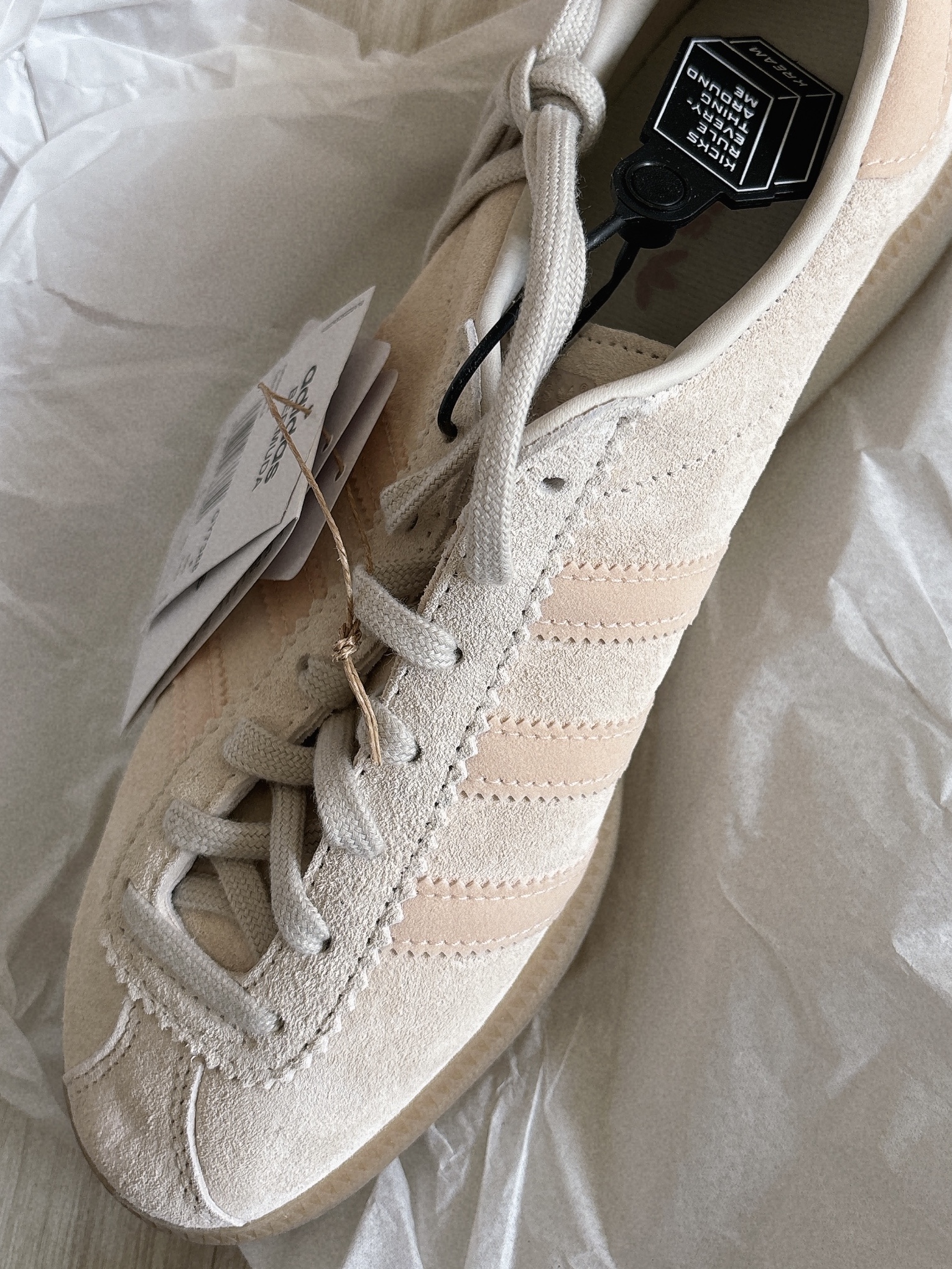 Adidas Bermuda Wonder White 착용 스타일 - 3