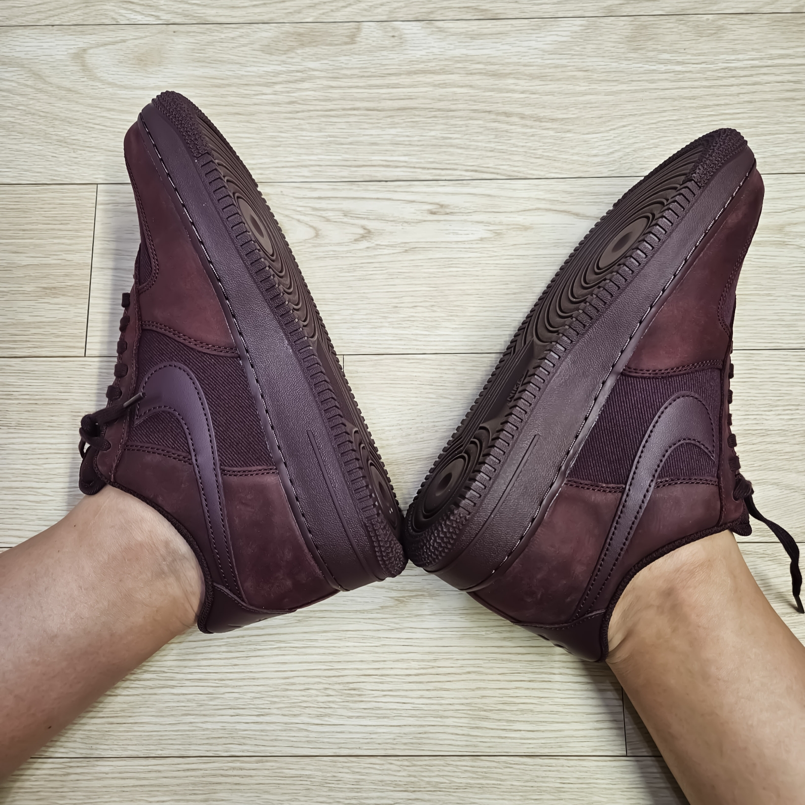 Nike Air Force 1 '07 LX Burgundy Crush 착용 스타일 - 1