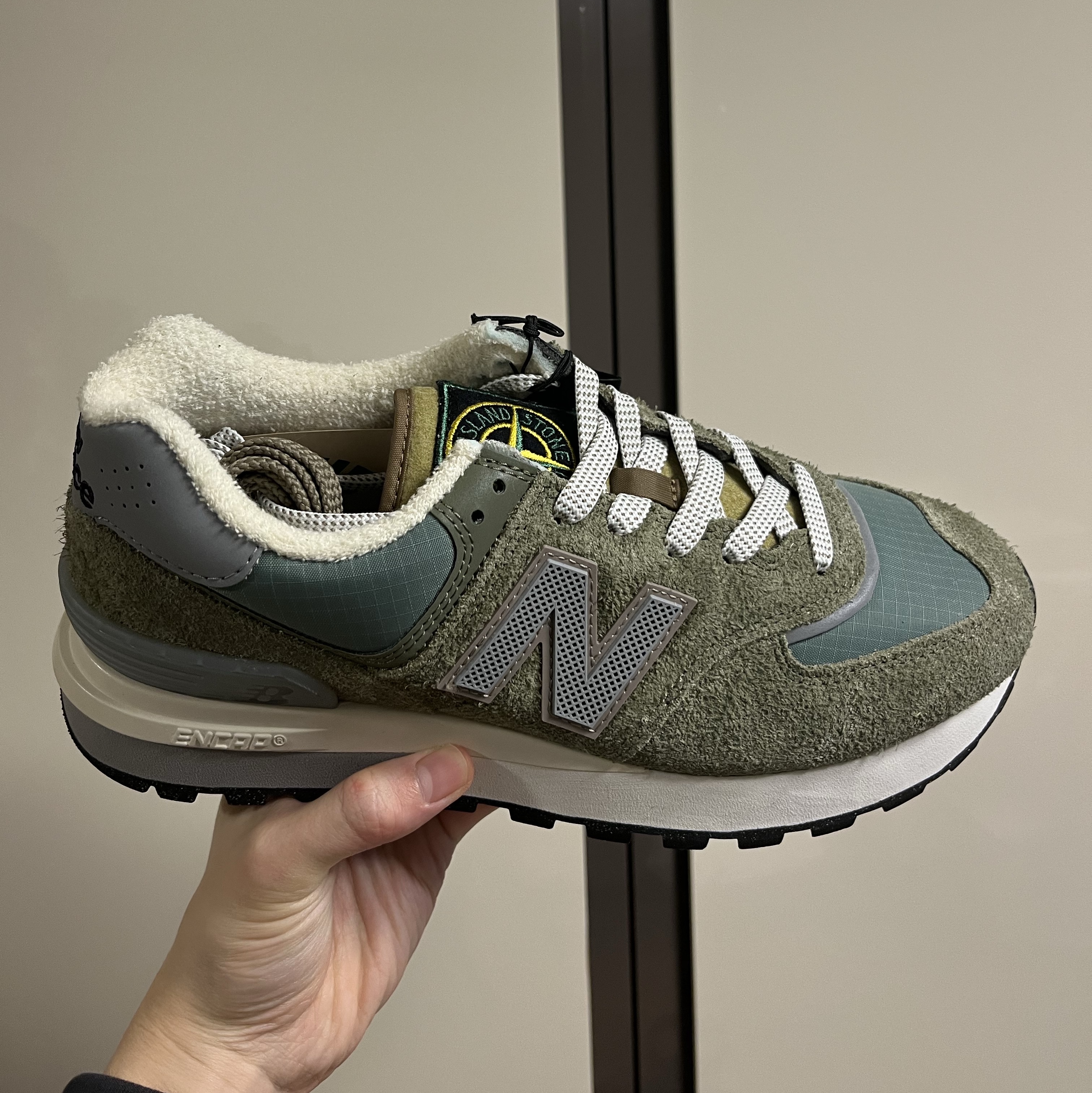 New Balance x Stone Island 574 Legacy Green 착용 스타일 - 2