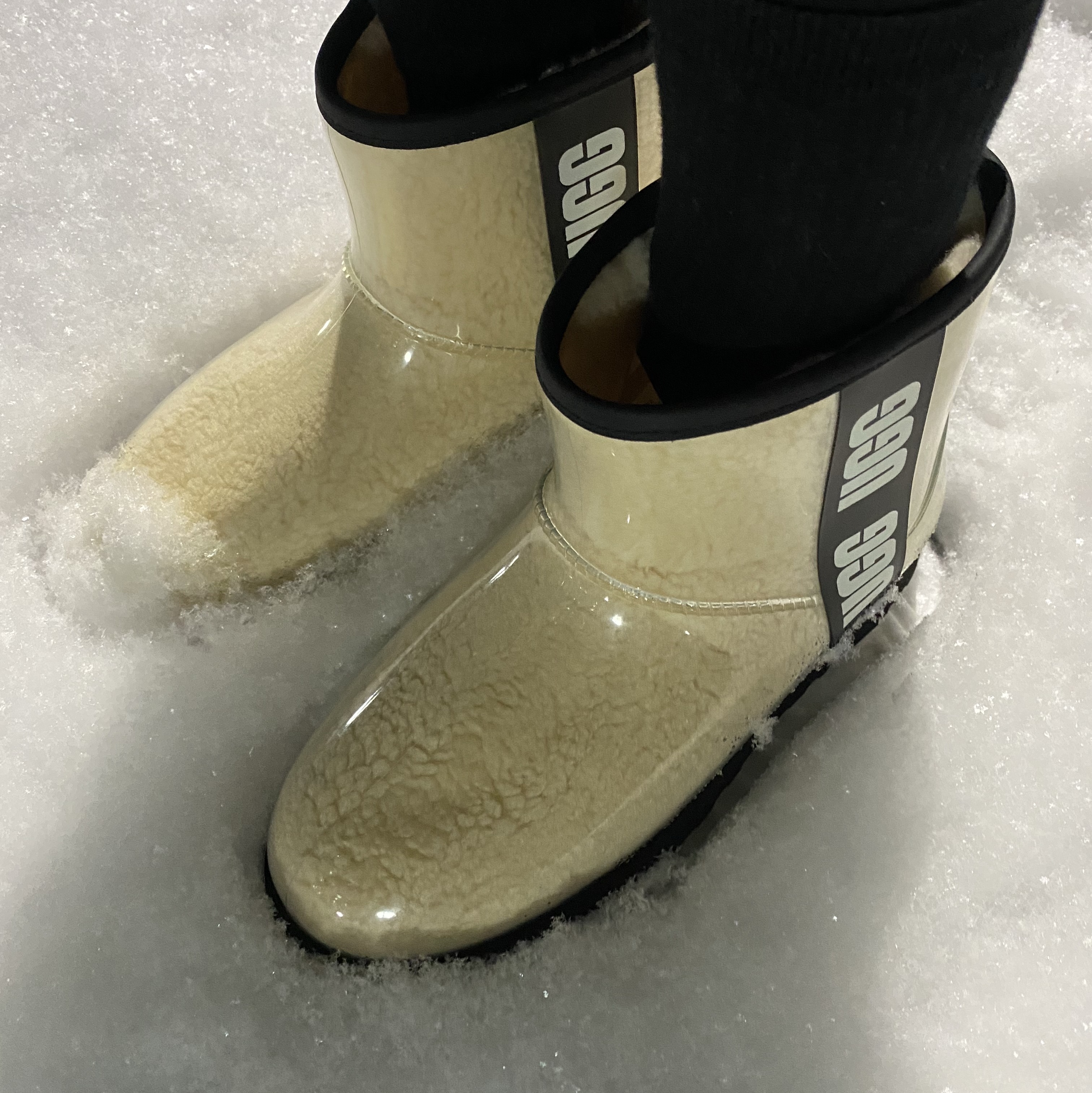 (W) UGG Classic Clear Mini Boots Natural Black 착용 스타일