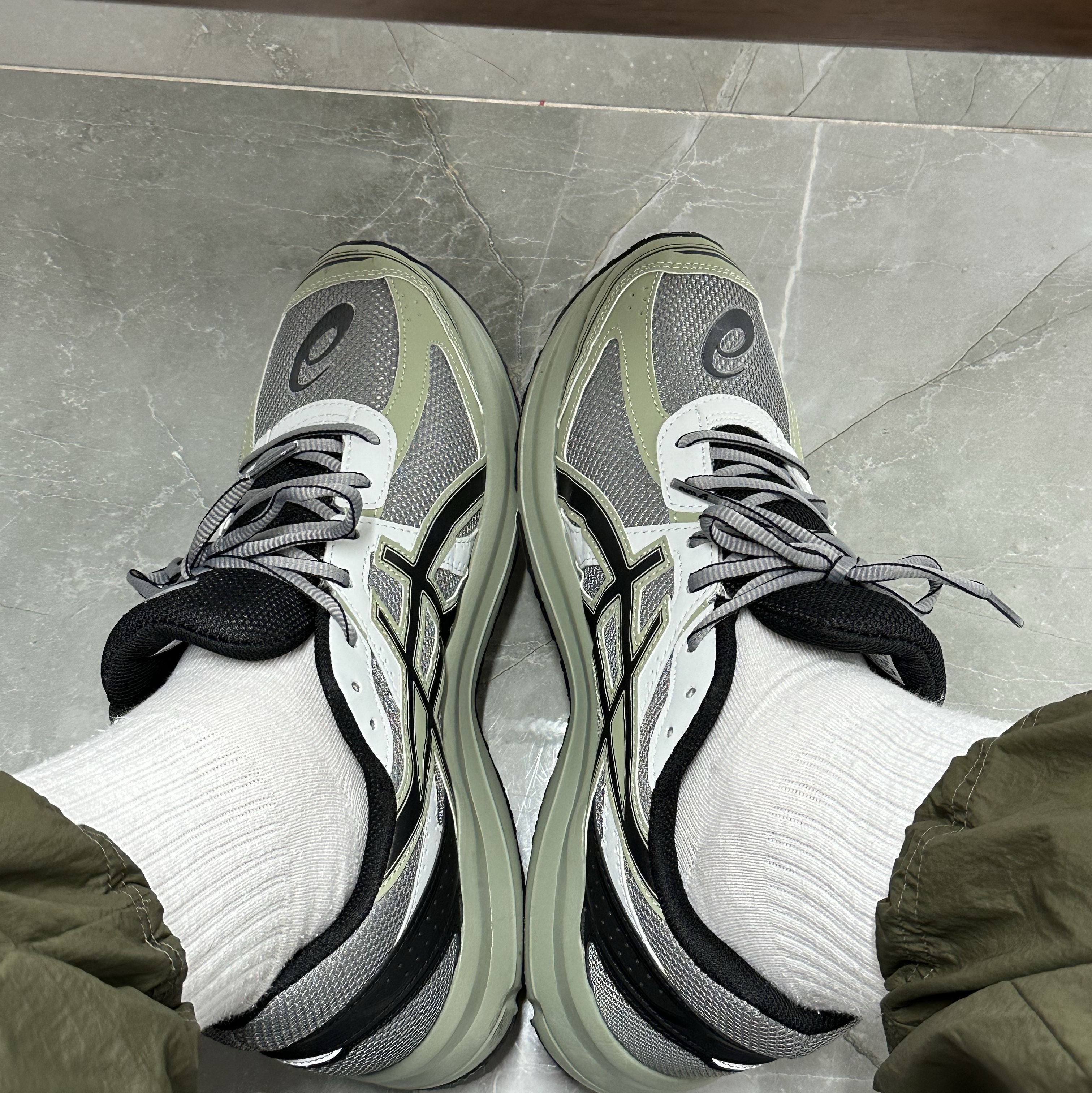 Asics Jog 100 S Sheet Rock - 2E Wide 착용 스타일