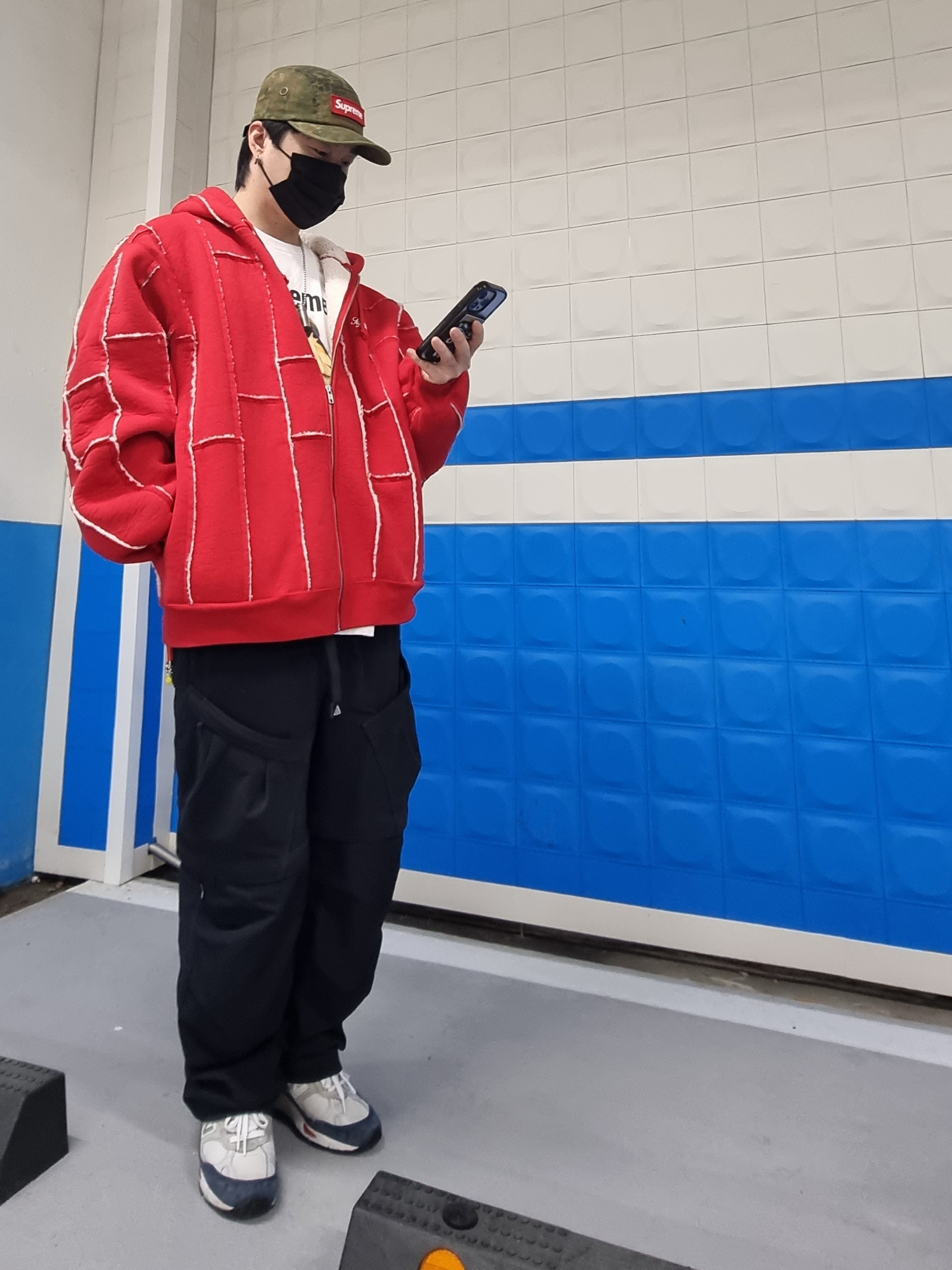 Supreme Faux Shearling Zip Up Hooded Sweatshirt Red - 23FW 착용 스타일 - 1