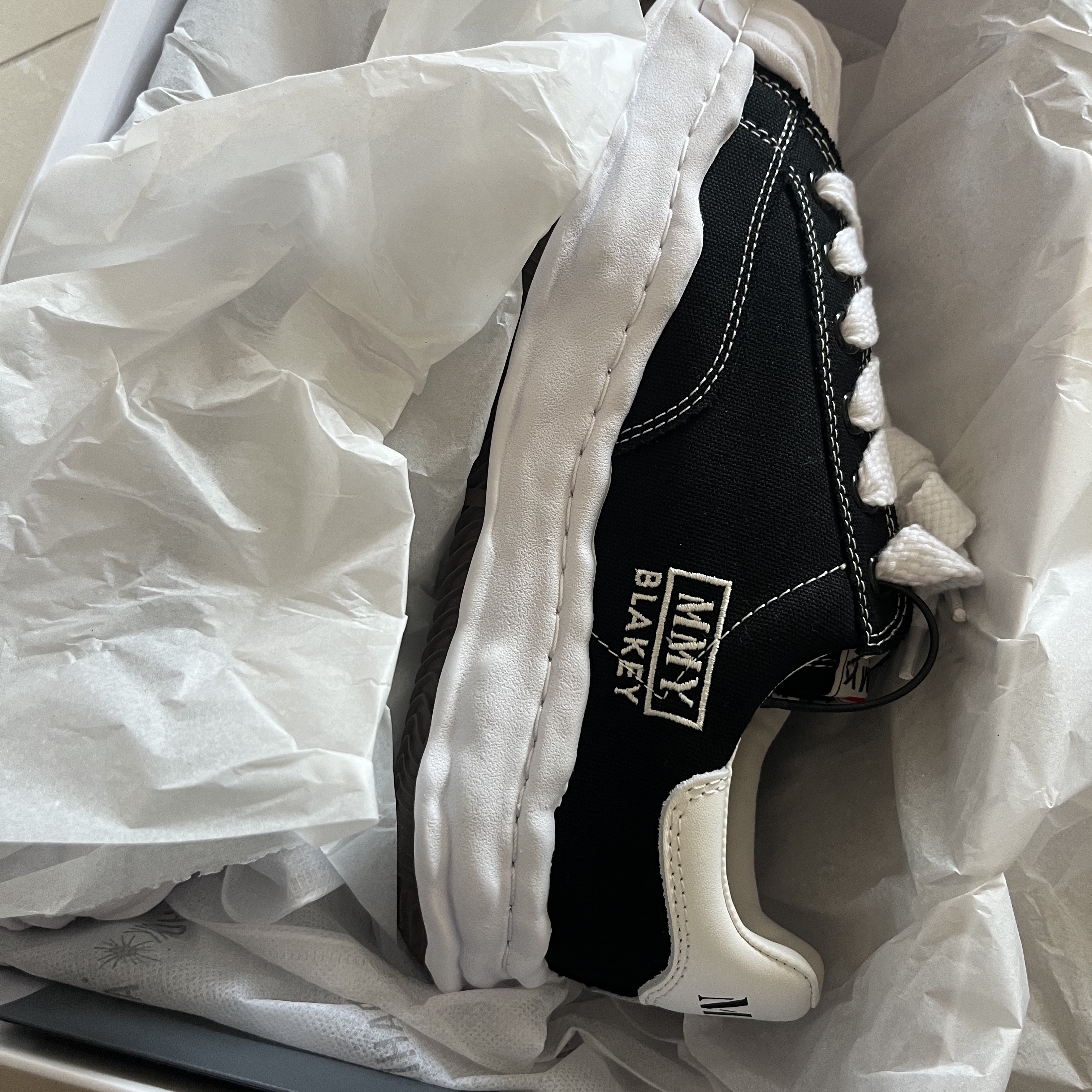 Maison Mihara Yasuhiro Blakey OG Sole Canvas Low-top Sneakers Black White 착용 스타일