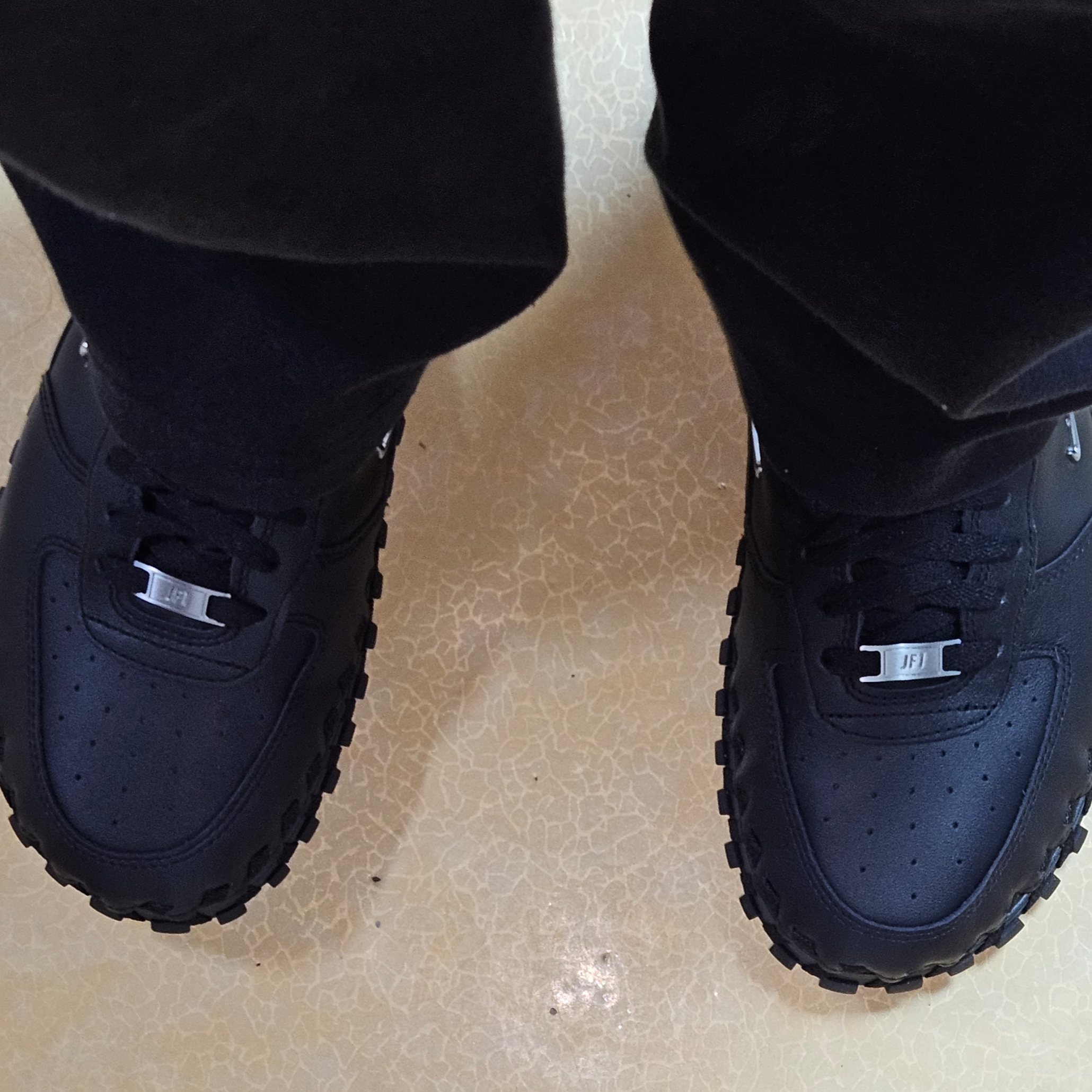 Nike x Jacquemus J Force 1 Low LX SP Black 착용 스타일 - 2