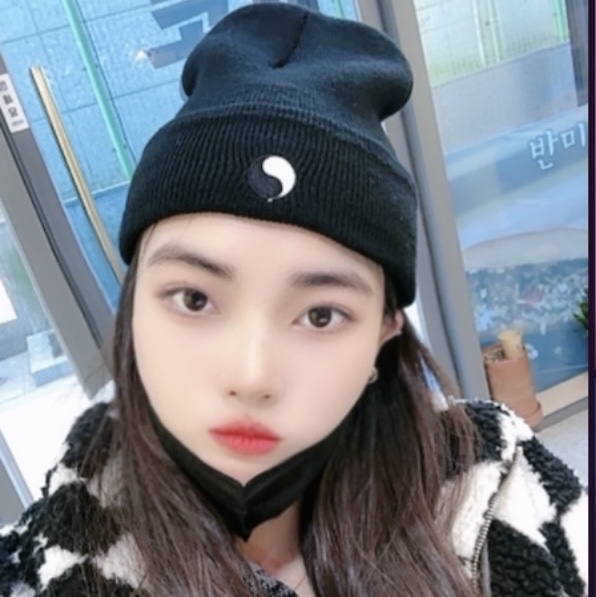 Stussy x Our Legacy Yin Yang Beanie Black 착용 스타일