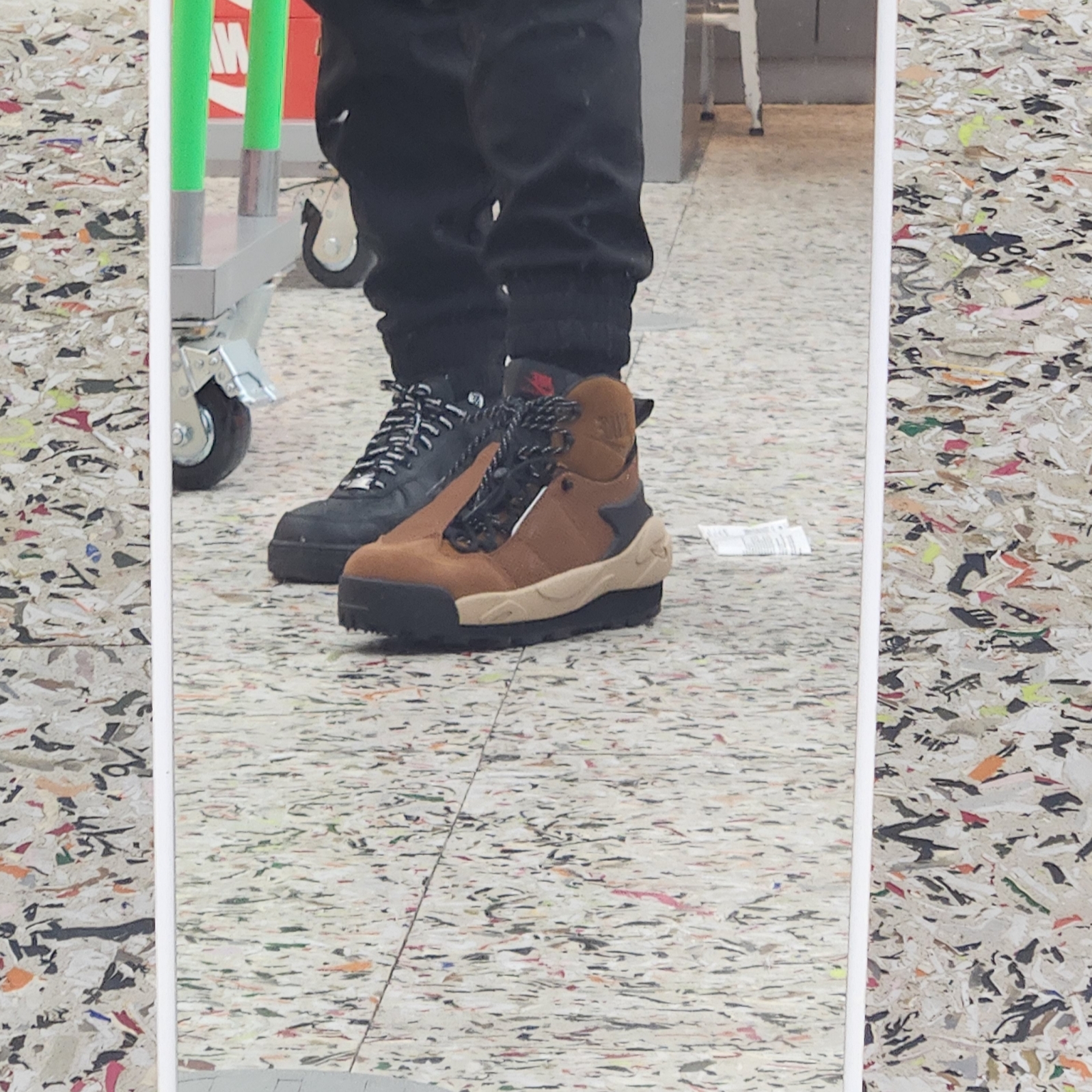 Nike x Sacai Magmascape SP Pecan 착용 스타일 - 3