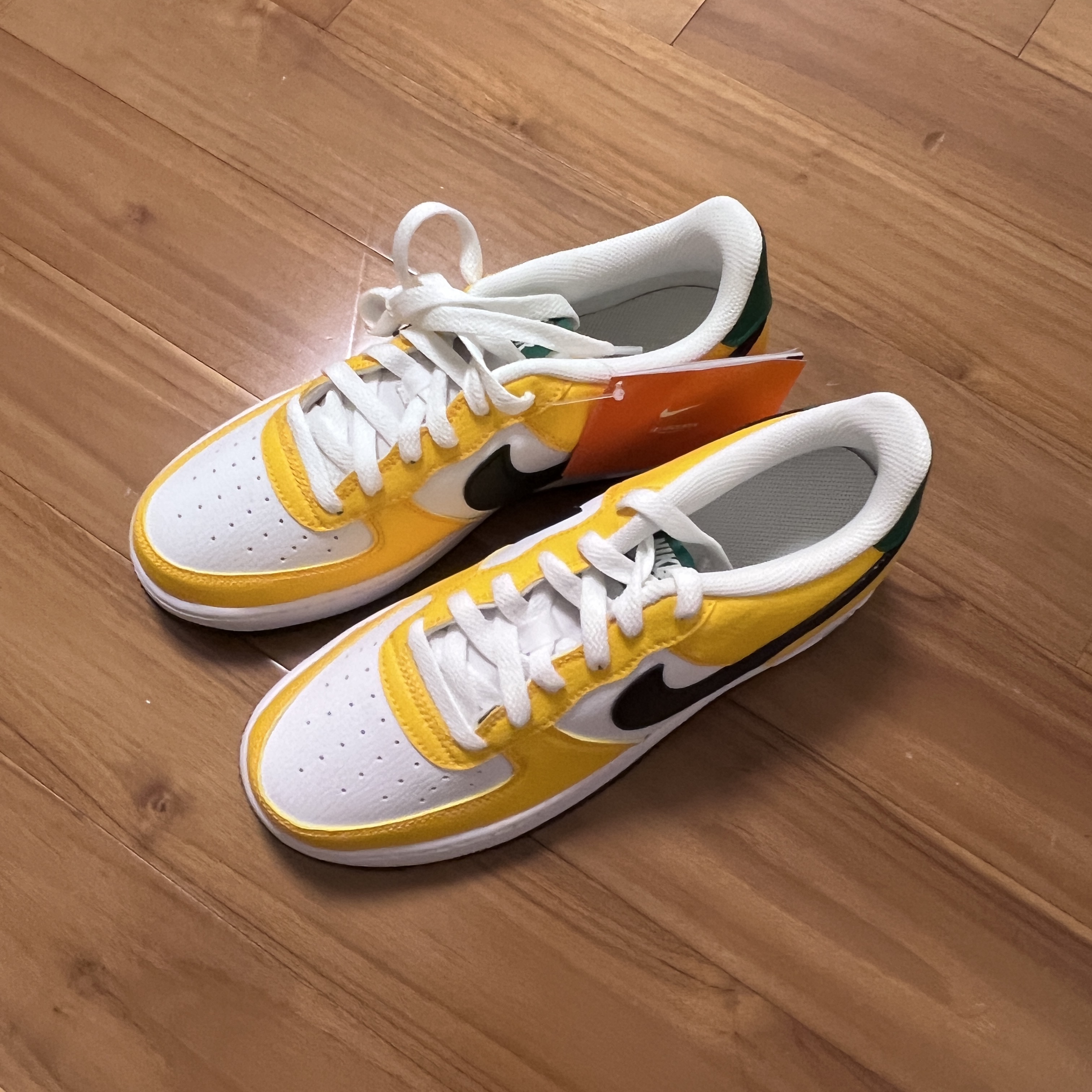 (GS) Nike Air Force 1 Low University Gold Black 착용 스타일