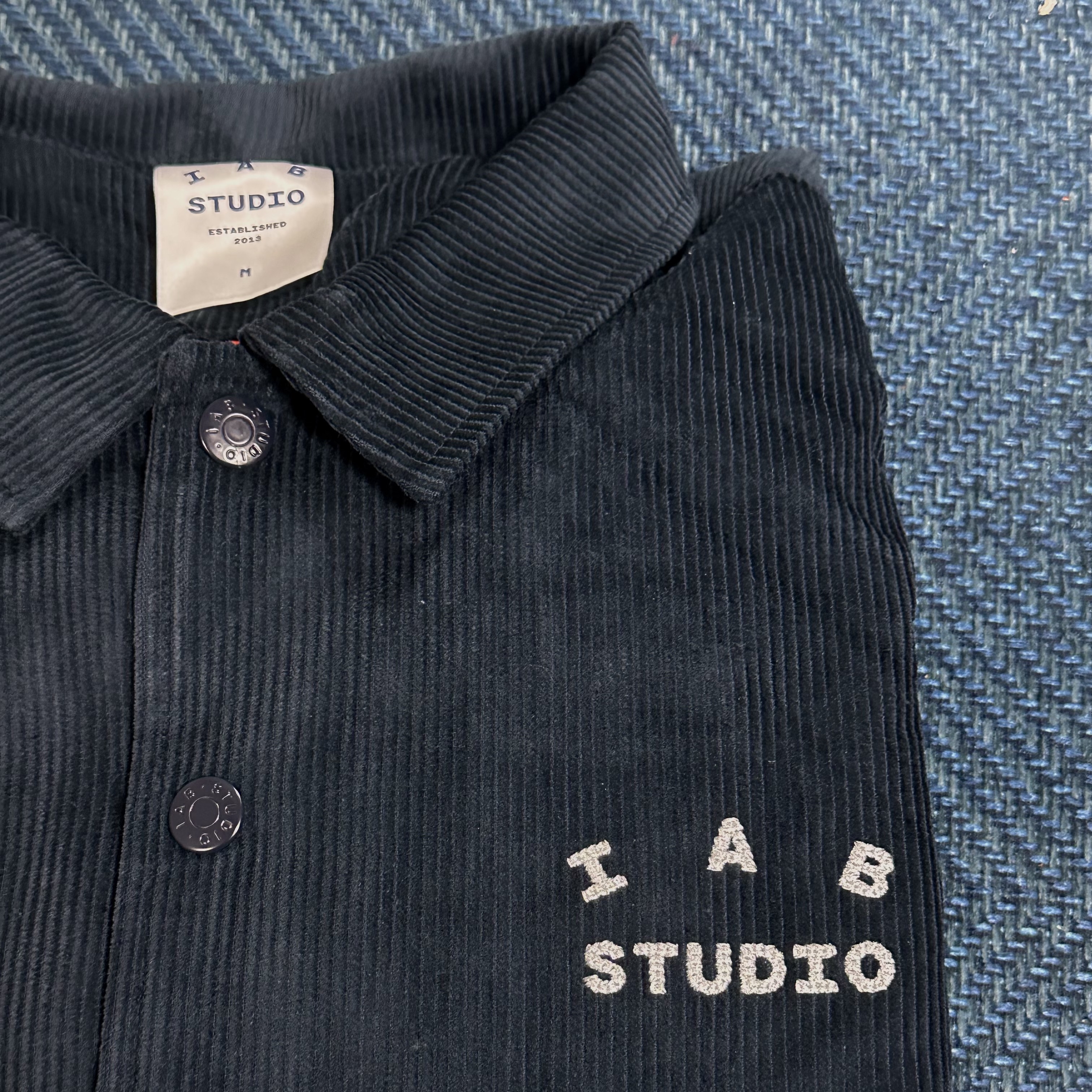 IAB Studio Corduroy Jacket Midnight Blue 착용 스타일