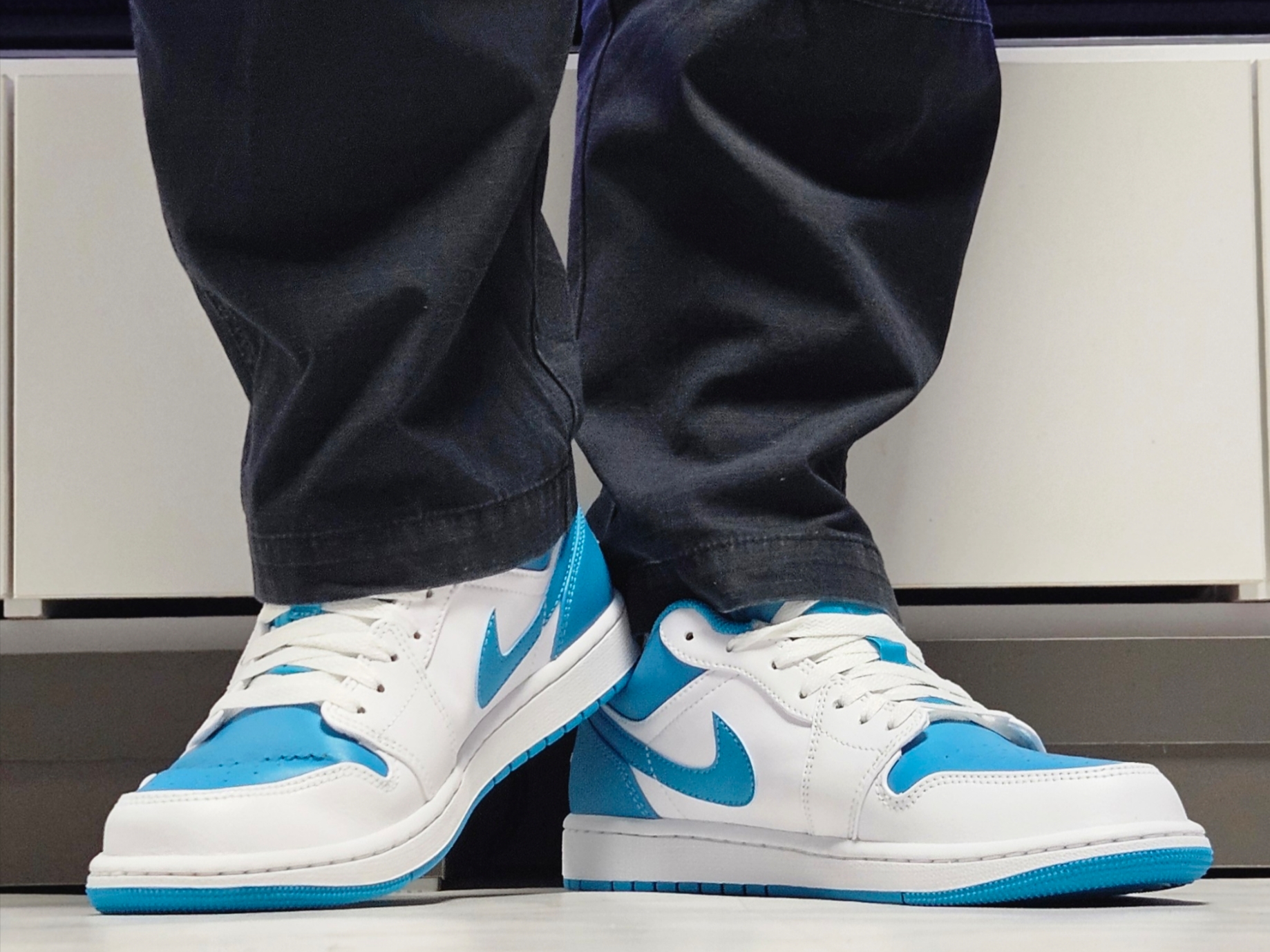 Jordan 1 Low White Aquatone 착용 스타일 - 4