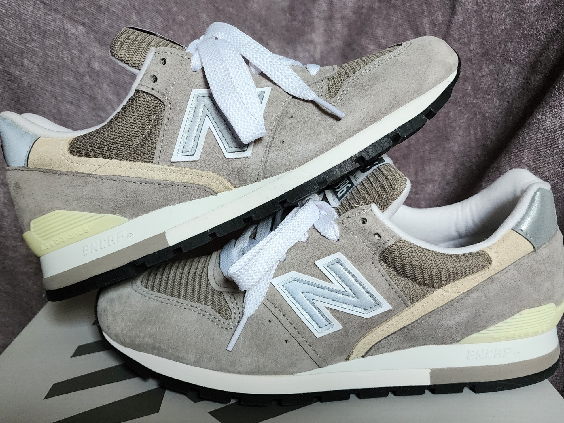 New Balance Made in USA 996 Grey, New Balance 996 Grey 착용 스타일 - 1