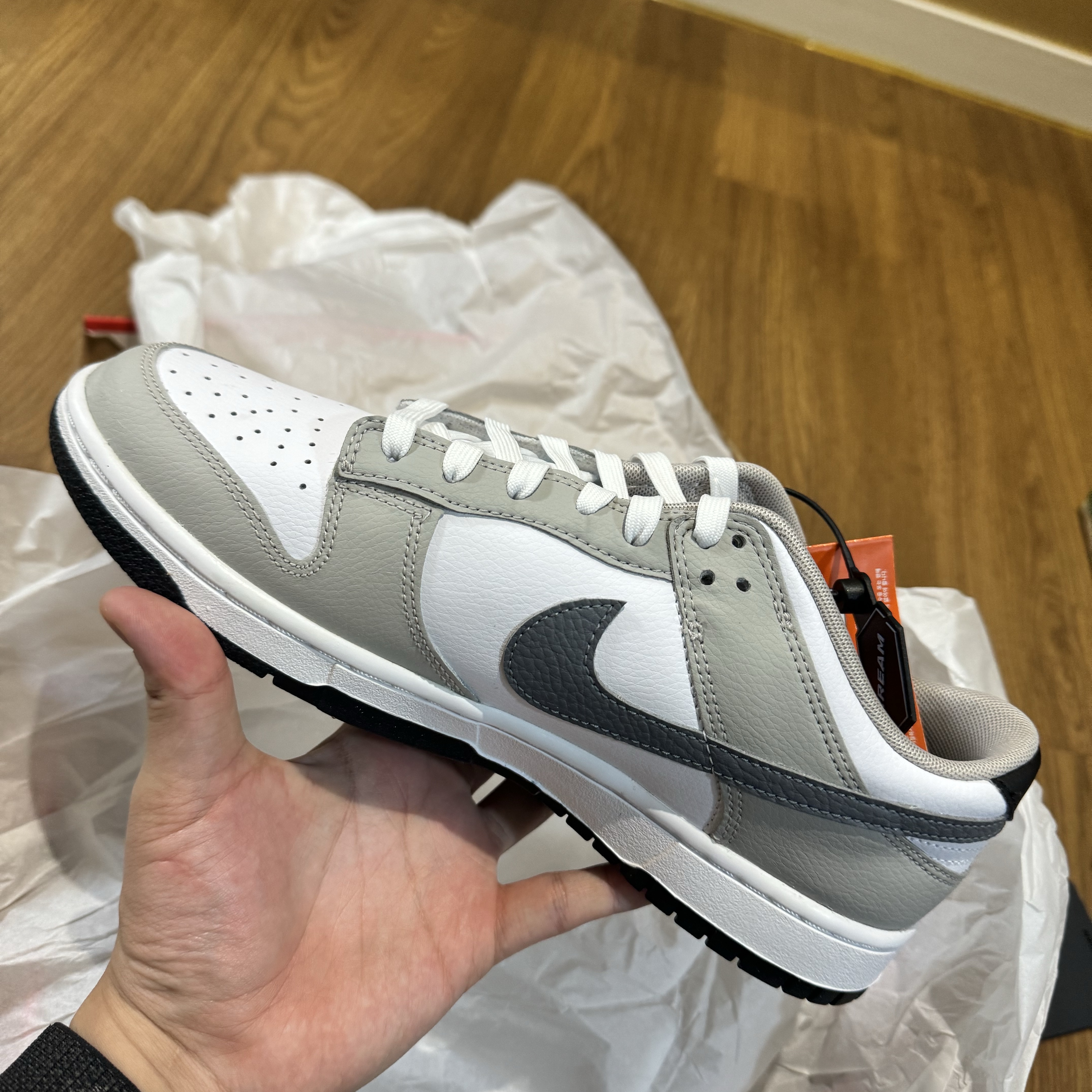 Nike Dunk Low Cool Grey White 착용 스타일 - 3