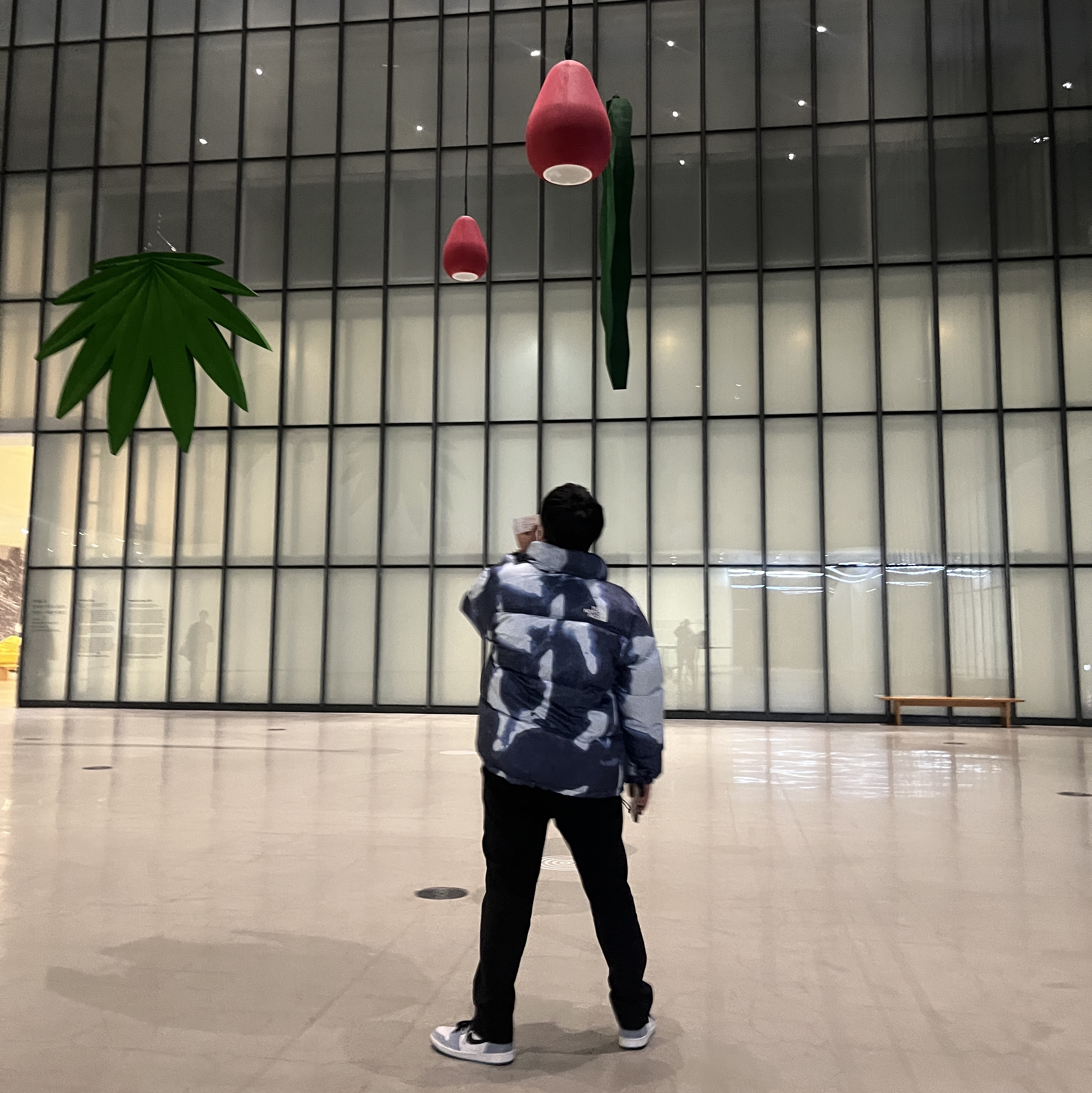 Supreme x The North Face Bleached Denim Print Nuptse Jacket Indigo - 21FW, Jordan 1 Retro High OG University Blue 착용 스타일