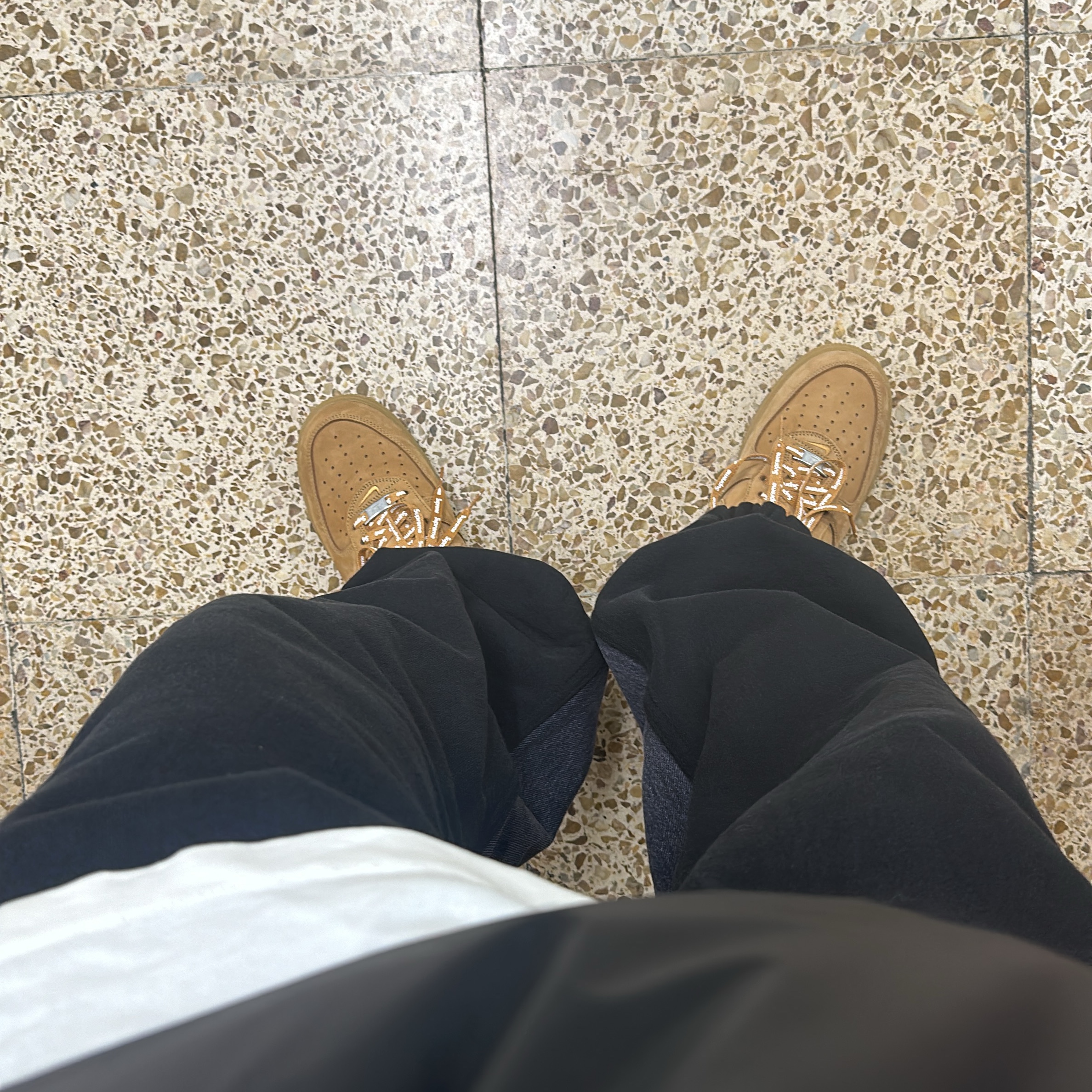 Yeezy Gap Engineered By Balenciaga Mock Neck Pullover Puffer Black, Supreme x Bless Sweatpant Jean Black - 23FW 착용 스타일 - 3