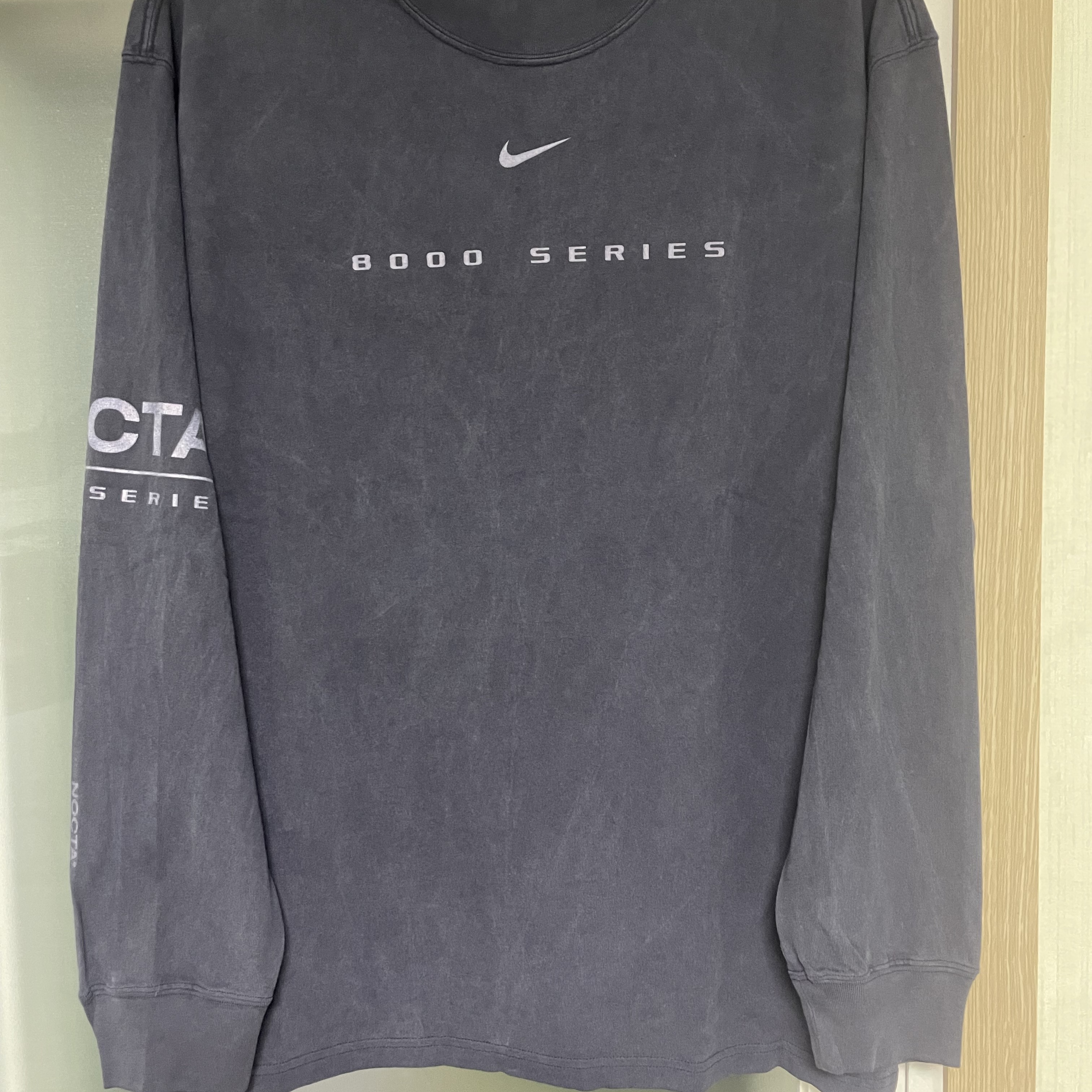 Nike x Drake Nocta 8K Peaks Long Sleeve Mock Dark Obsidian (FQ6556-451) 착용 스타일
