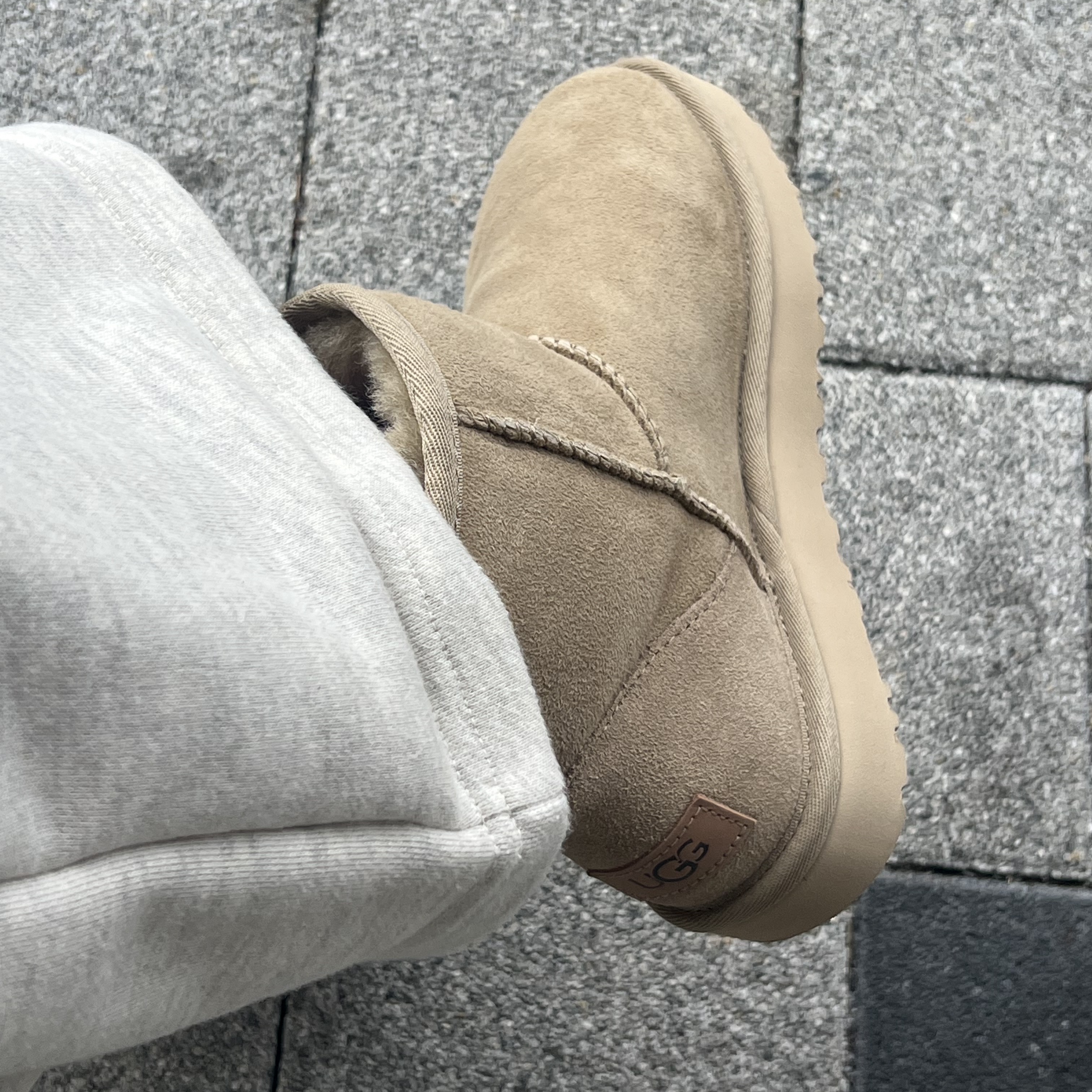 (W) UGG Classic Mini II Boots Mustard Seed 착용 스타일