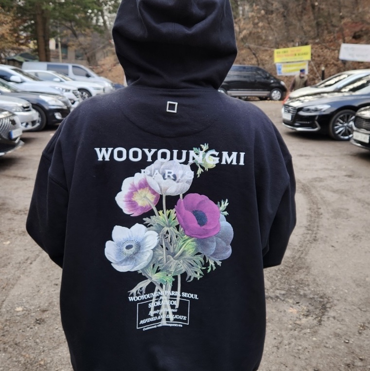 Wooyoungmi Flower Back Logo Hoodie Black - 23FW 착용 스타일