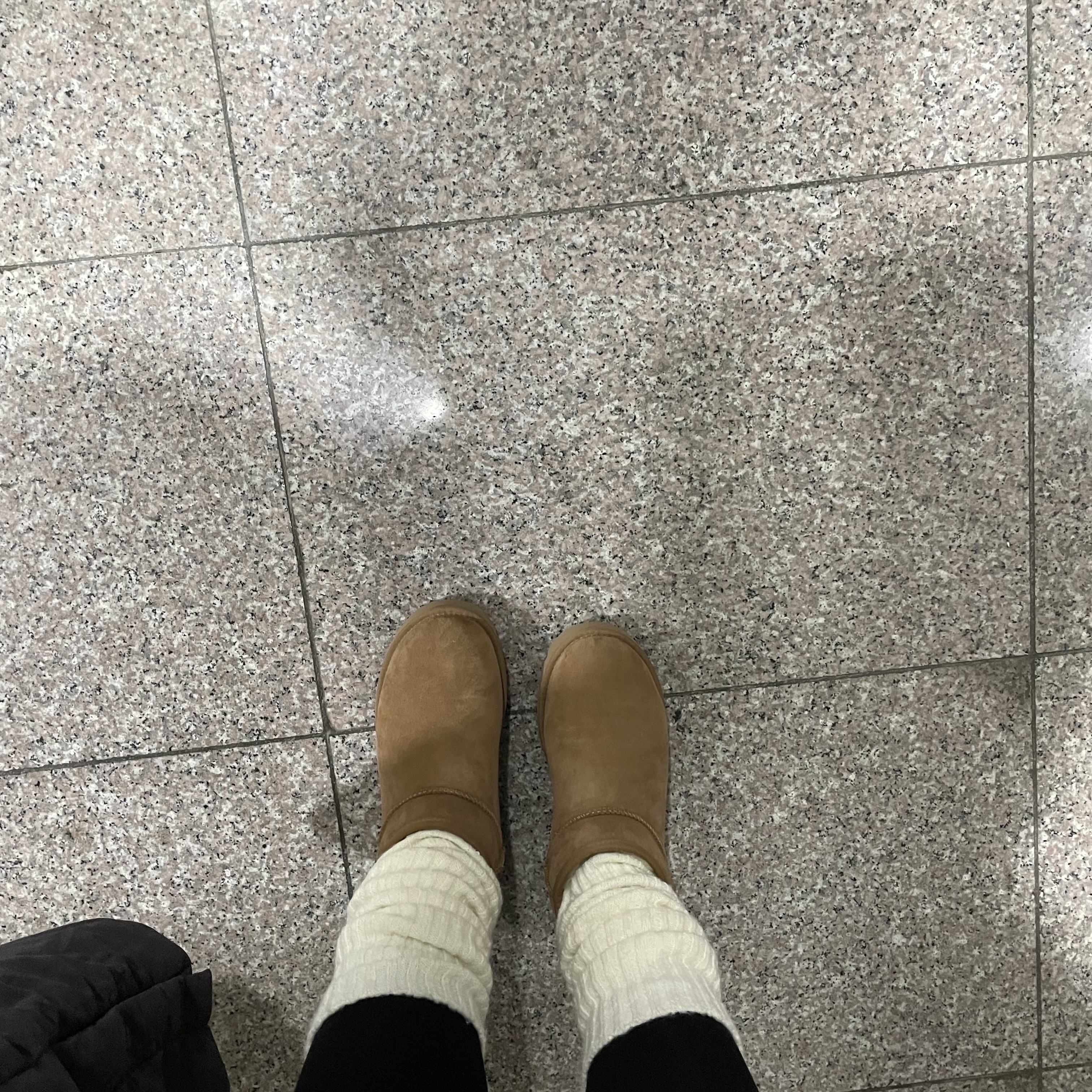 (W) UGG Classic Ultra Mini Boots Chestnut 착용 스타일