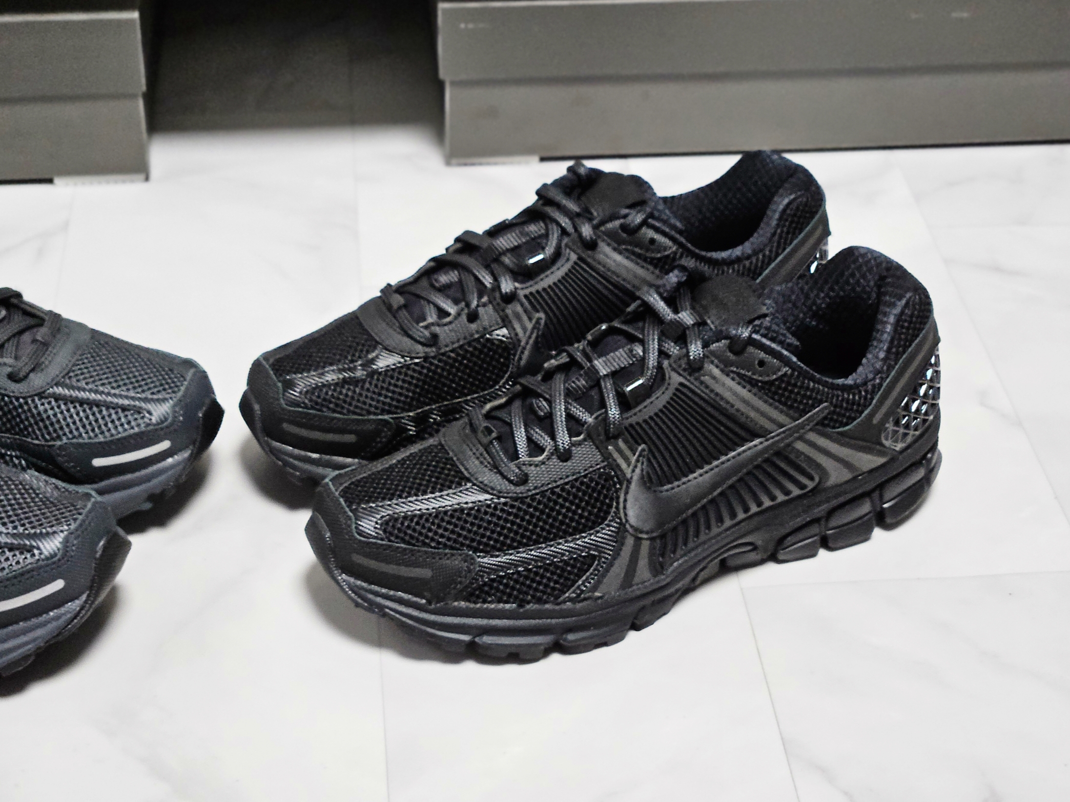 Nike Zoom Vomero 5 SP Black, Nike Zoom Vomero 5 SP Anthracite 2023 착용 스타일 - 3
