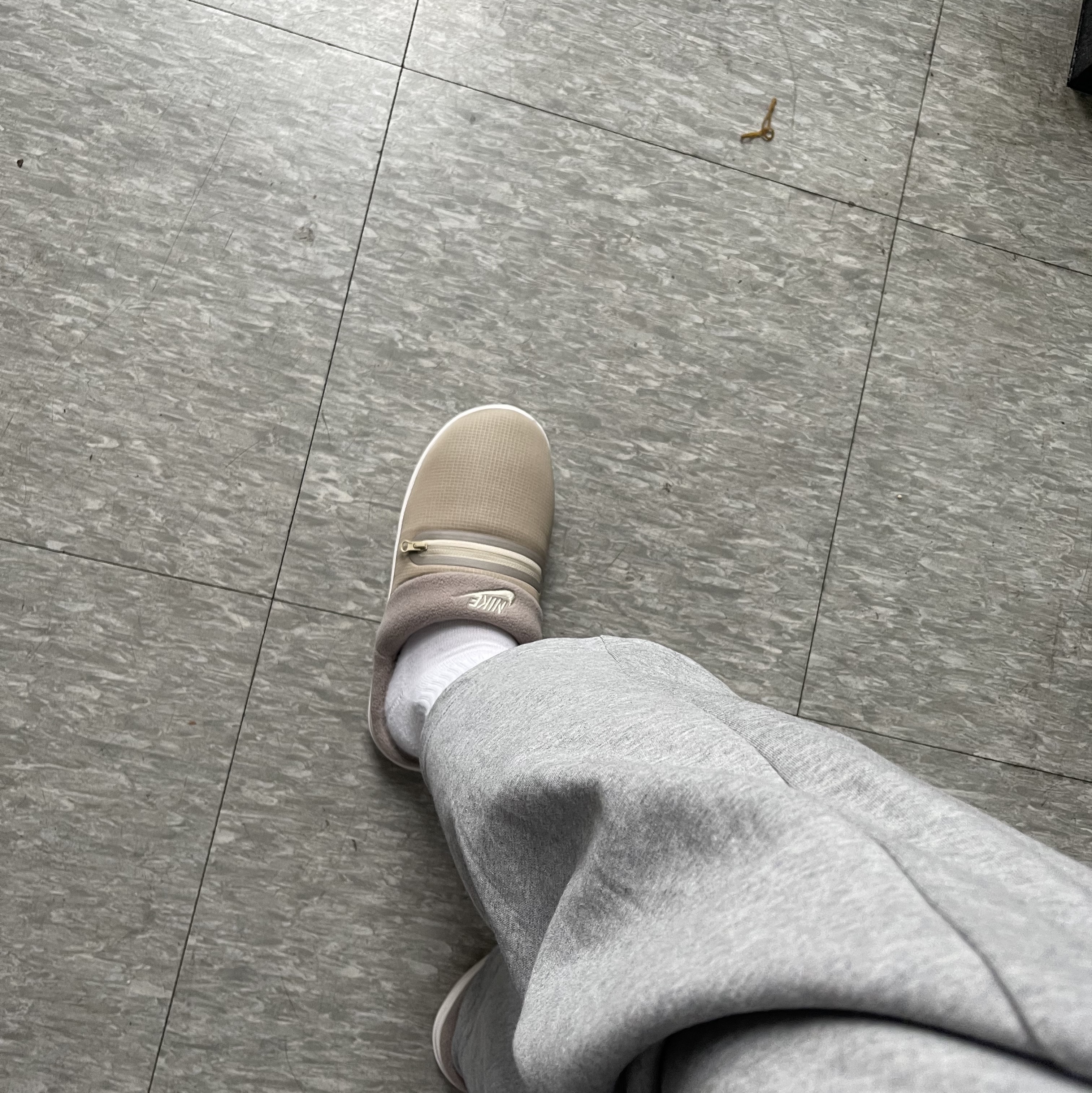 Nike Burrow Khaki Rattan 착용 스타일