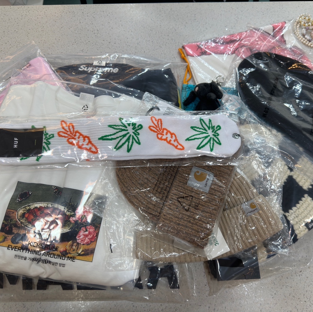 Jellycat Bashful Bunny Bag Charm Ink, Stussy Checker Knit Bucket Hat Black 착용 스타일
