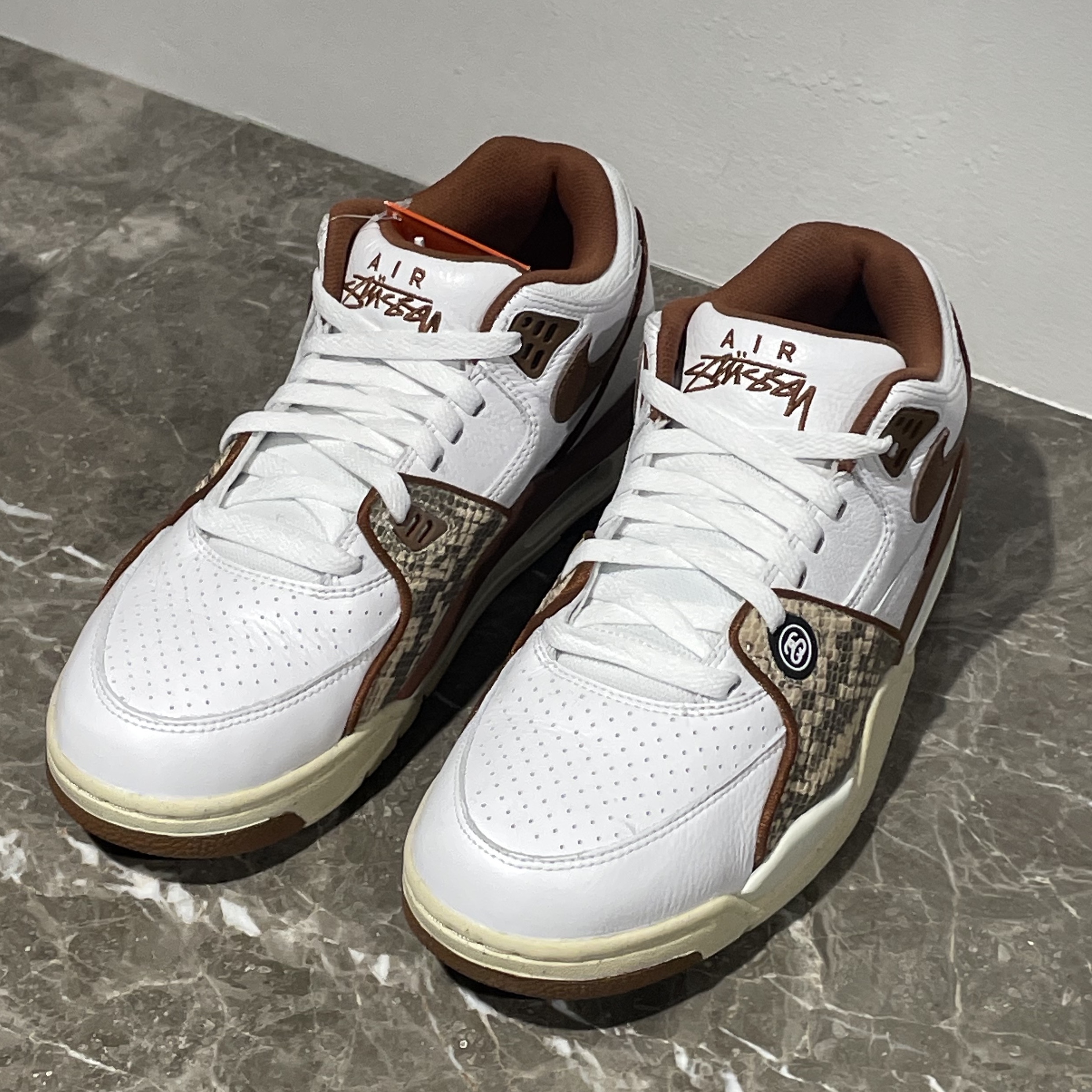 Nike x Stussy Air Flight 89 Low White and Pecan 착용 스타일