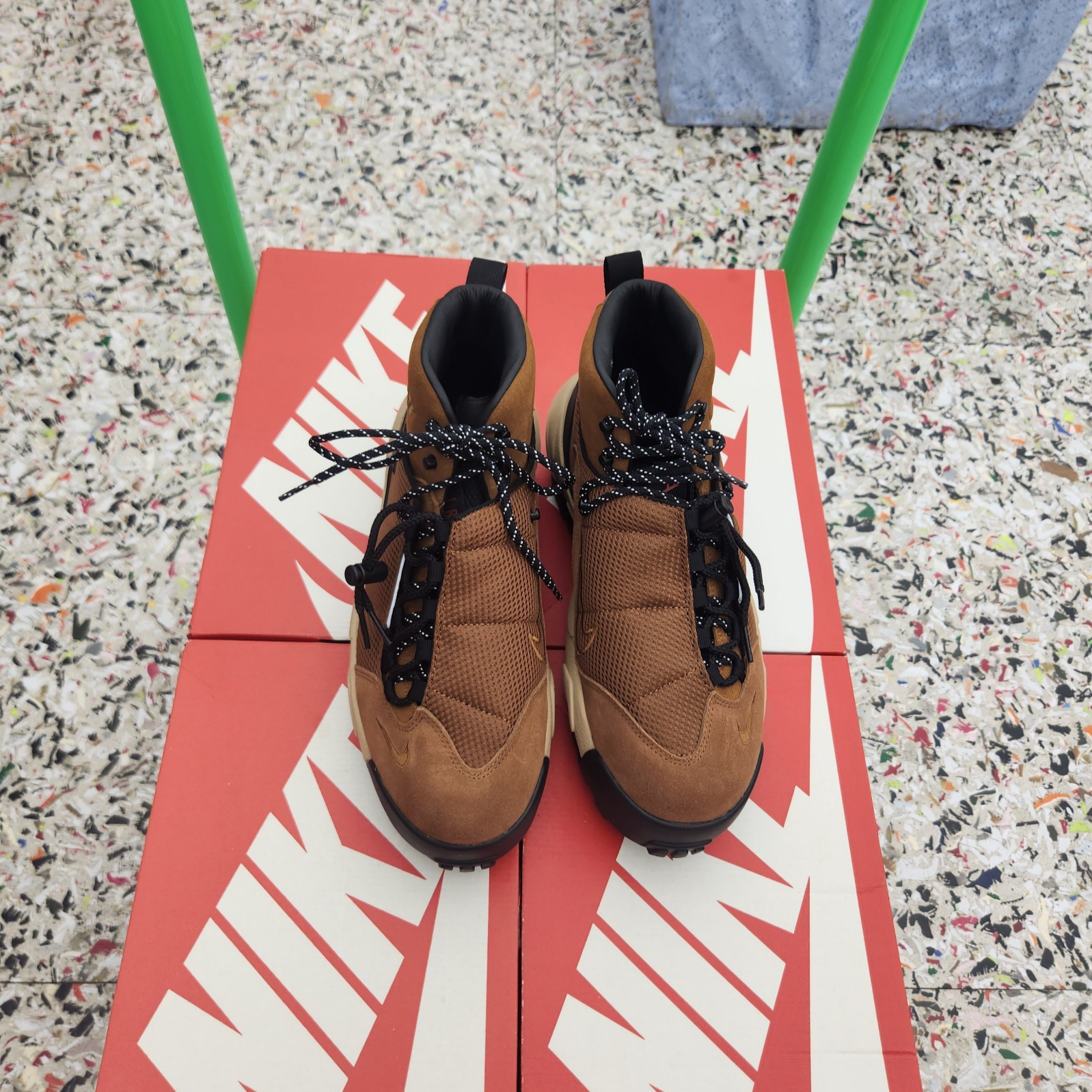 Nike x Sacai Magmascape SP Pecan 착용 스타일 - 2