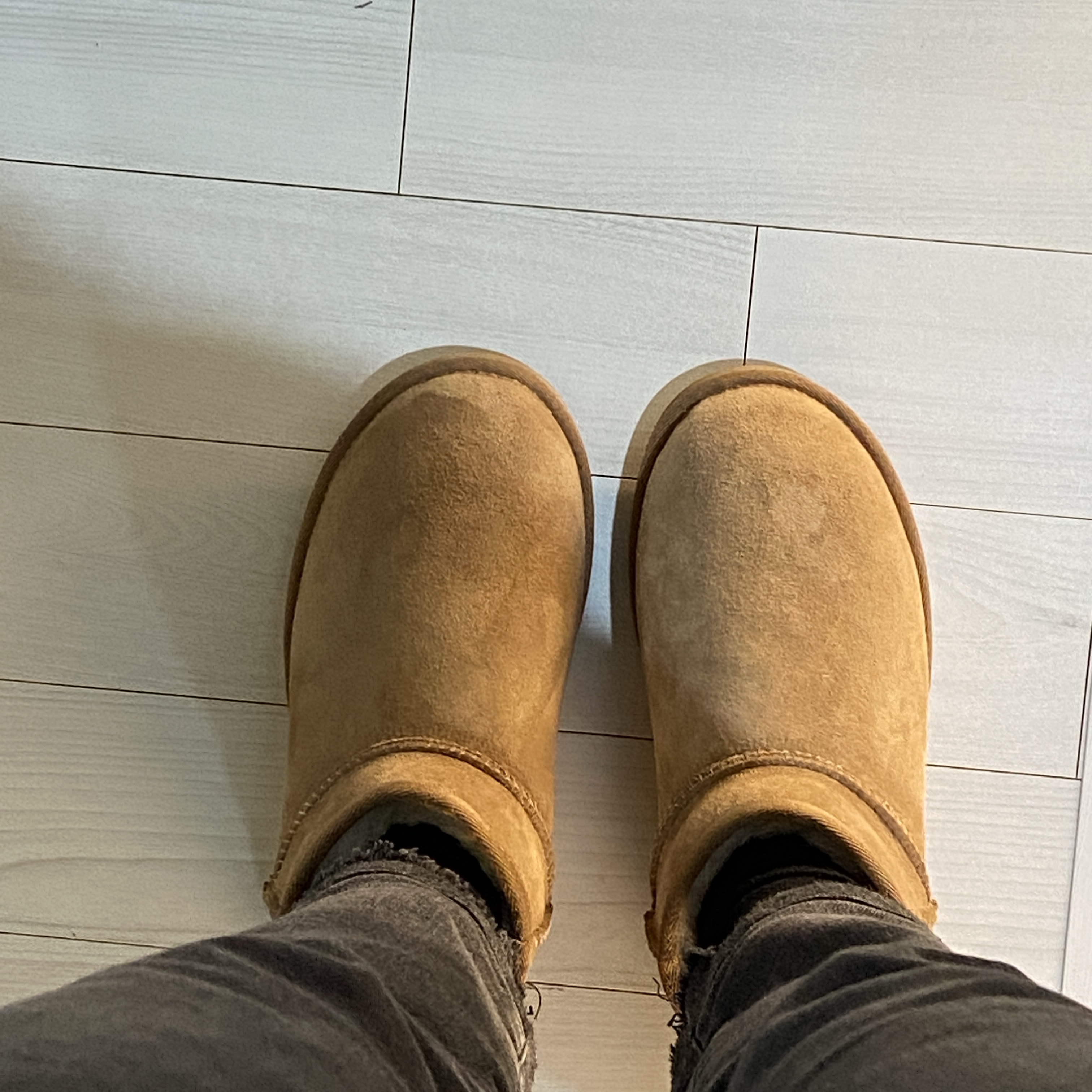 (W) UGG Classic Ultra Mini Boots Chestnut 착용 스타일 - 4