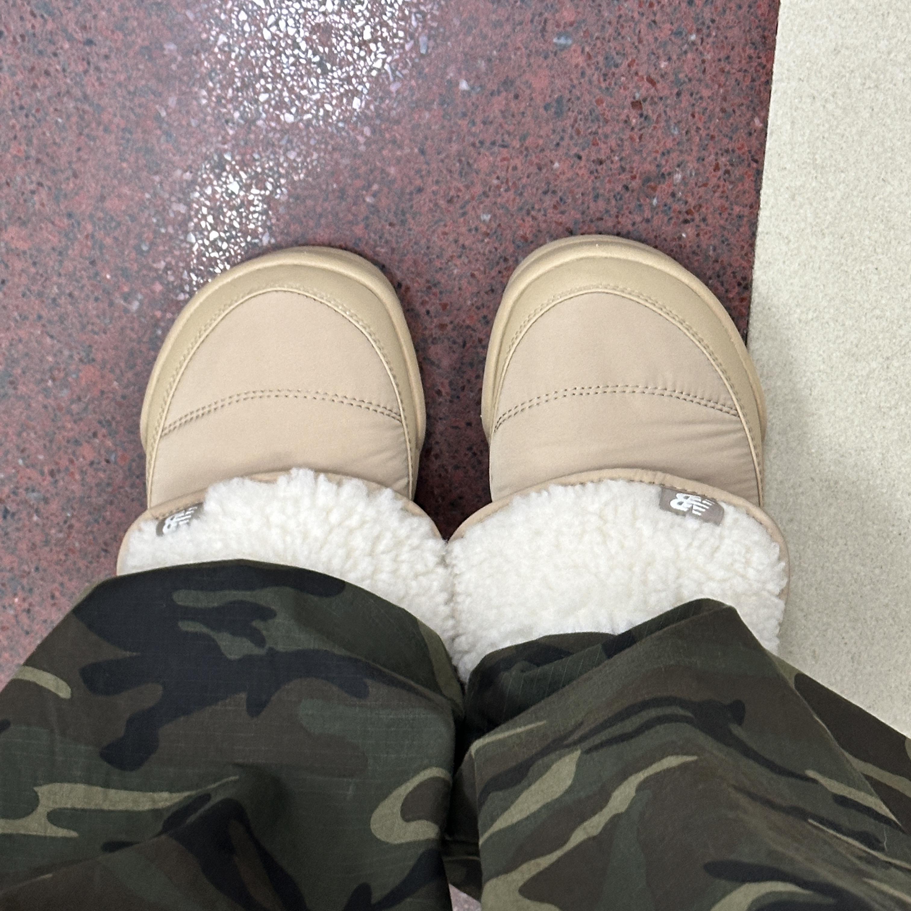 New Balance Puflee v2 Beige 착용 스타일