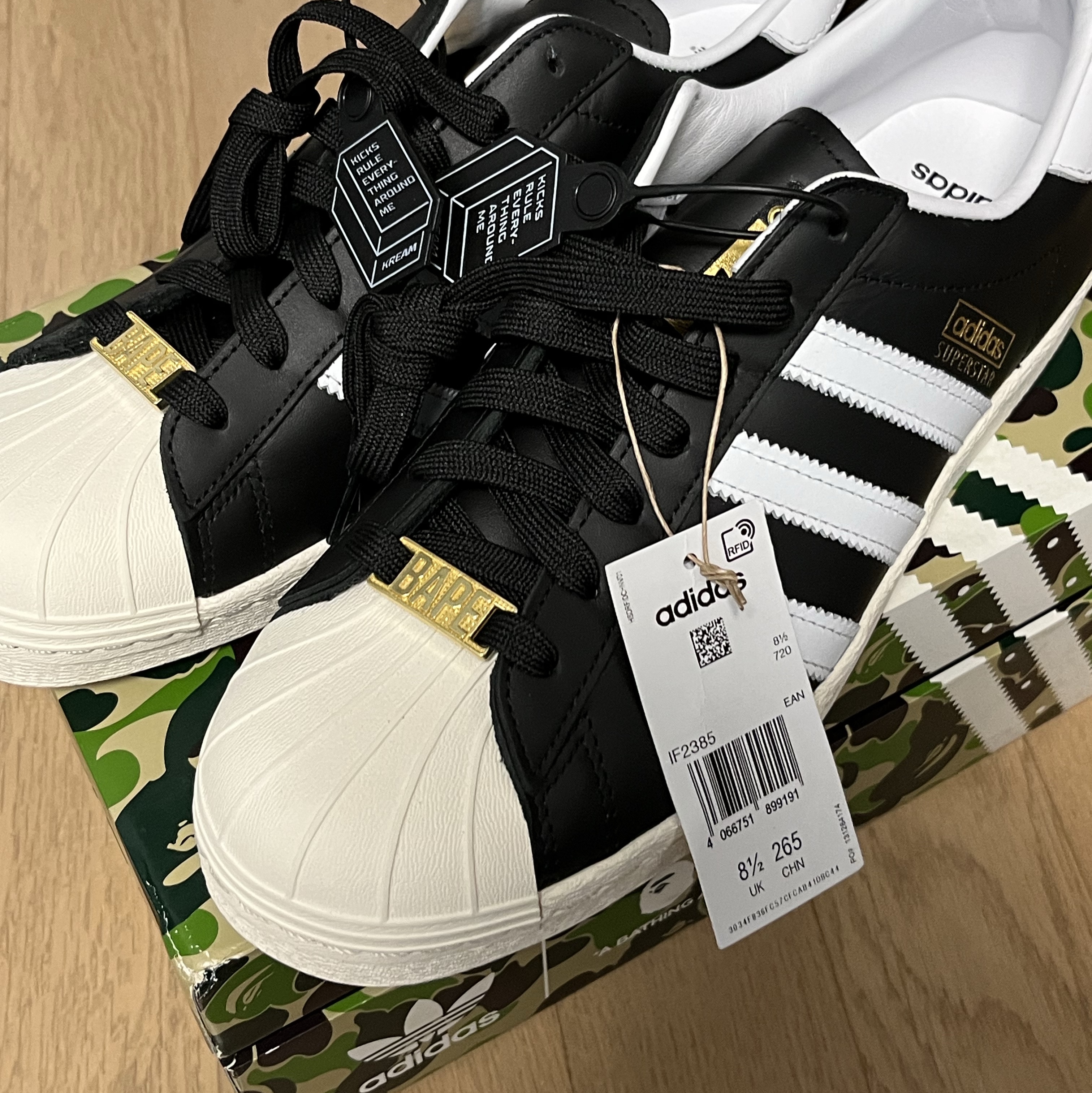 Adidas x BAPE Superstar 80s Core Black Off White 착용 스타일 - 1