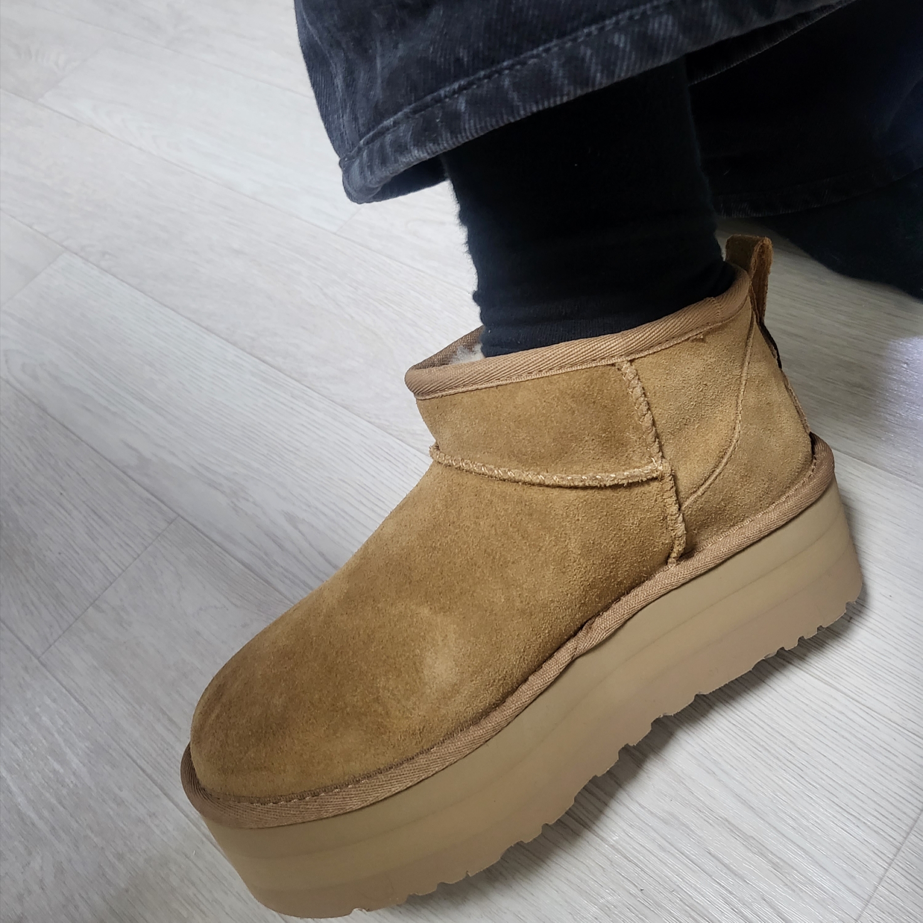 (W) UGG Classic Ultra Mini Platform Boots Chestnut 착용 스타일