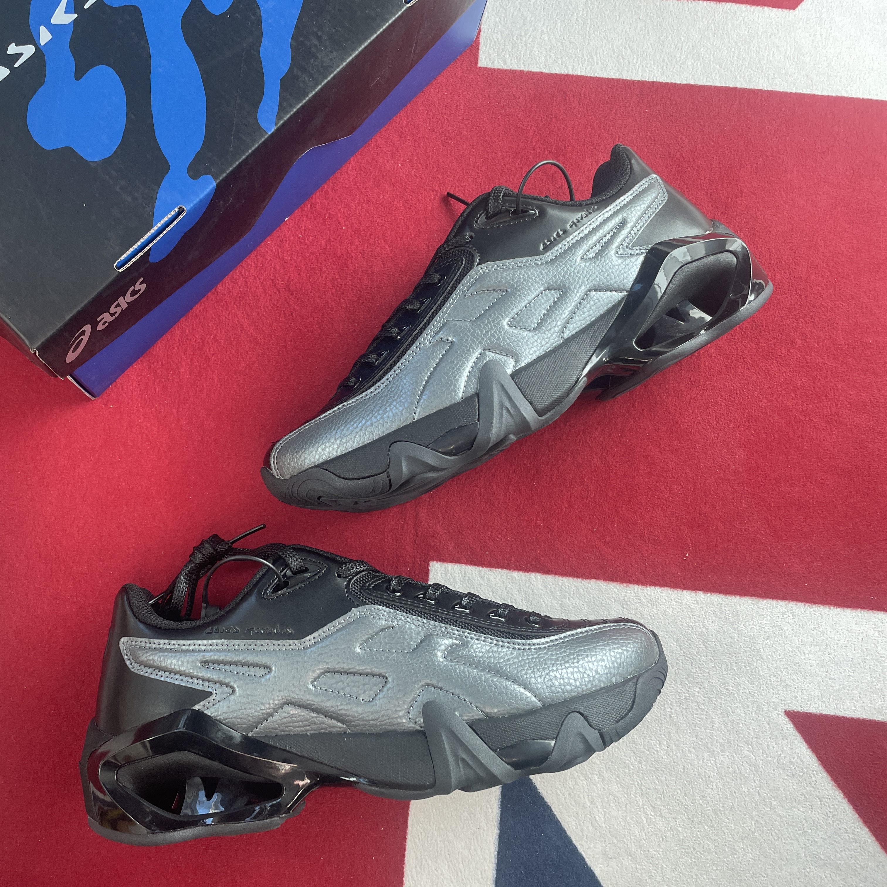 Asics x Kiko Kostadinov Novalis Gel-Teremoa Obsidian Black Smoke Shadow 착용 스타일