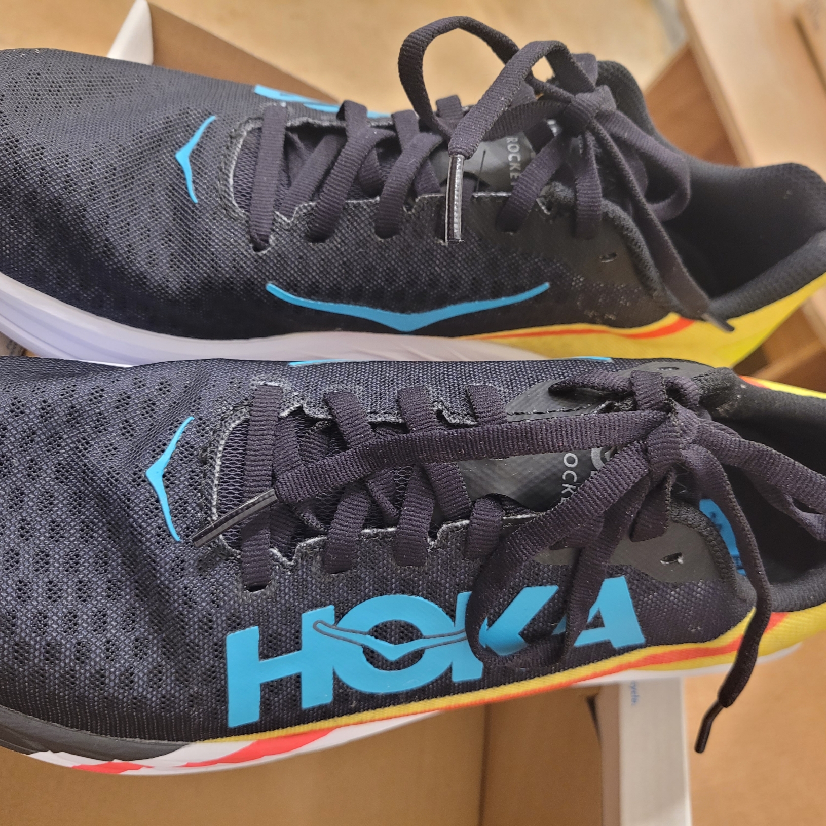 Hoka Rocket X Black Evening Primrose 착용 스타일 - 1