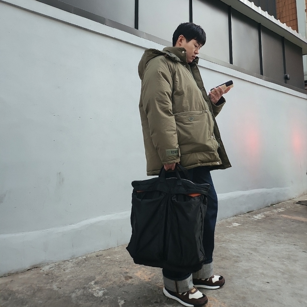 Adidas x Human Made Marathon Free Hiker Chalk White, Human Made Down Parka Olive Drab 착용 스타일 - 2