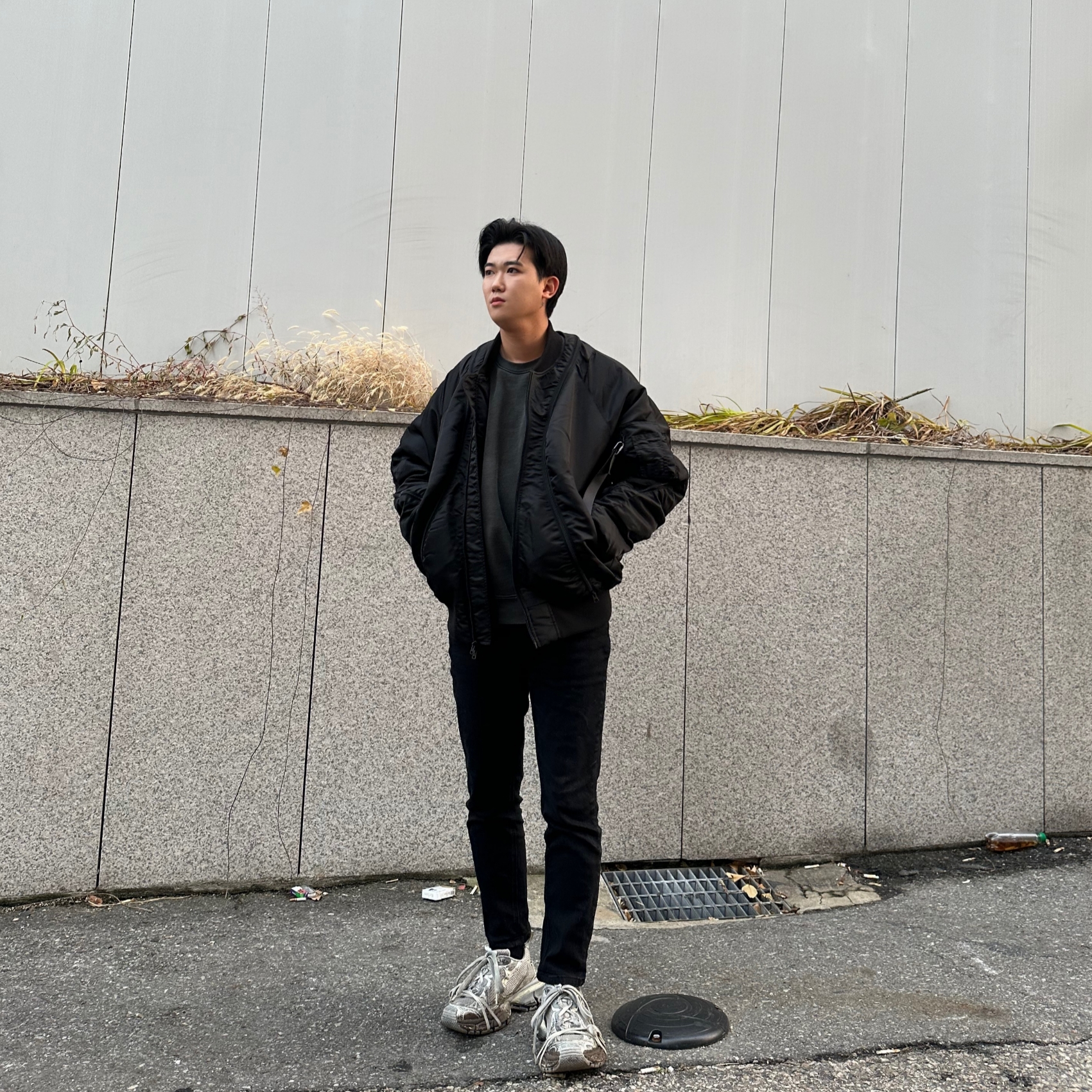 Sansan Gear x Alpha Industries MA-1 Flight Jacket Black - 23FW, Balenciaga 3XL Sneakers Worn Out Light Beige 착용 스타일 - 1
