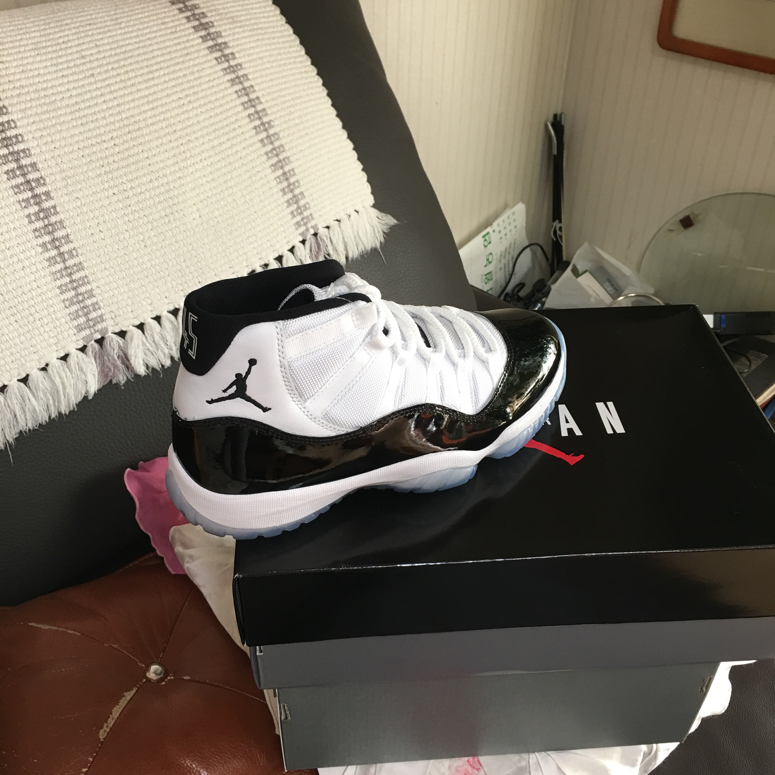 Jordan 11 Retro Concord 2018 착용 스타일