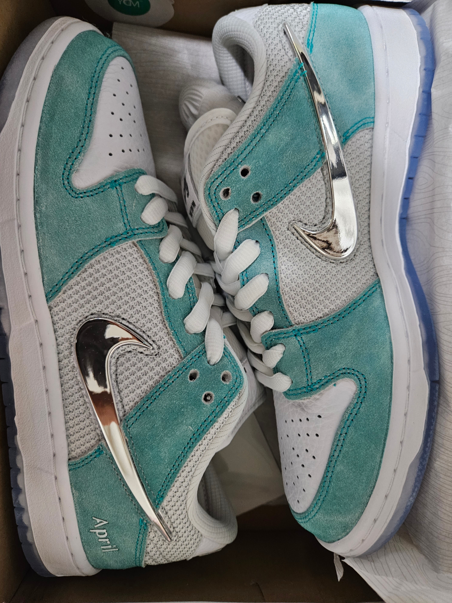 Nike x April Skateboards SB Dunk Low Pro QS Racer Blue Metallic Silver 착용 스타일